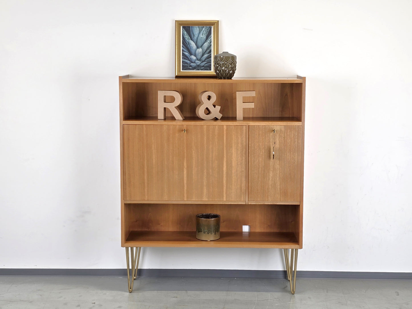 MID CENTURY KOMMODE minibar bar schrank holz nussbaum vintage 60s 1960er