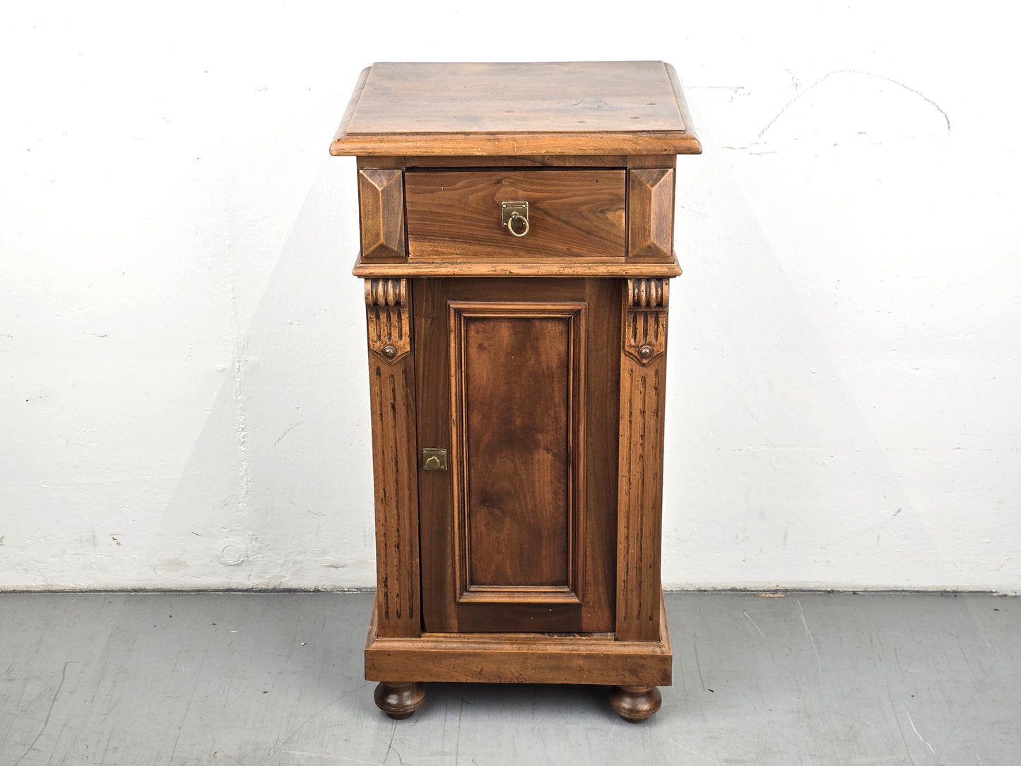 ANTIK NUSSBAUM ABLAGE kommode flur schränkchen telefontisch holz vintage