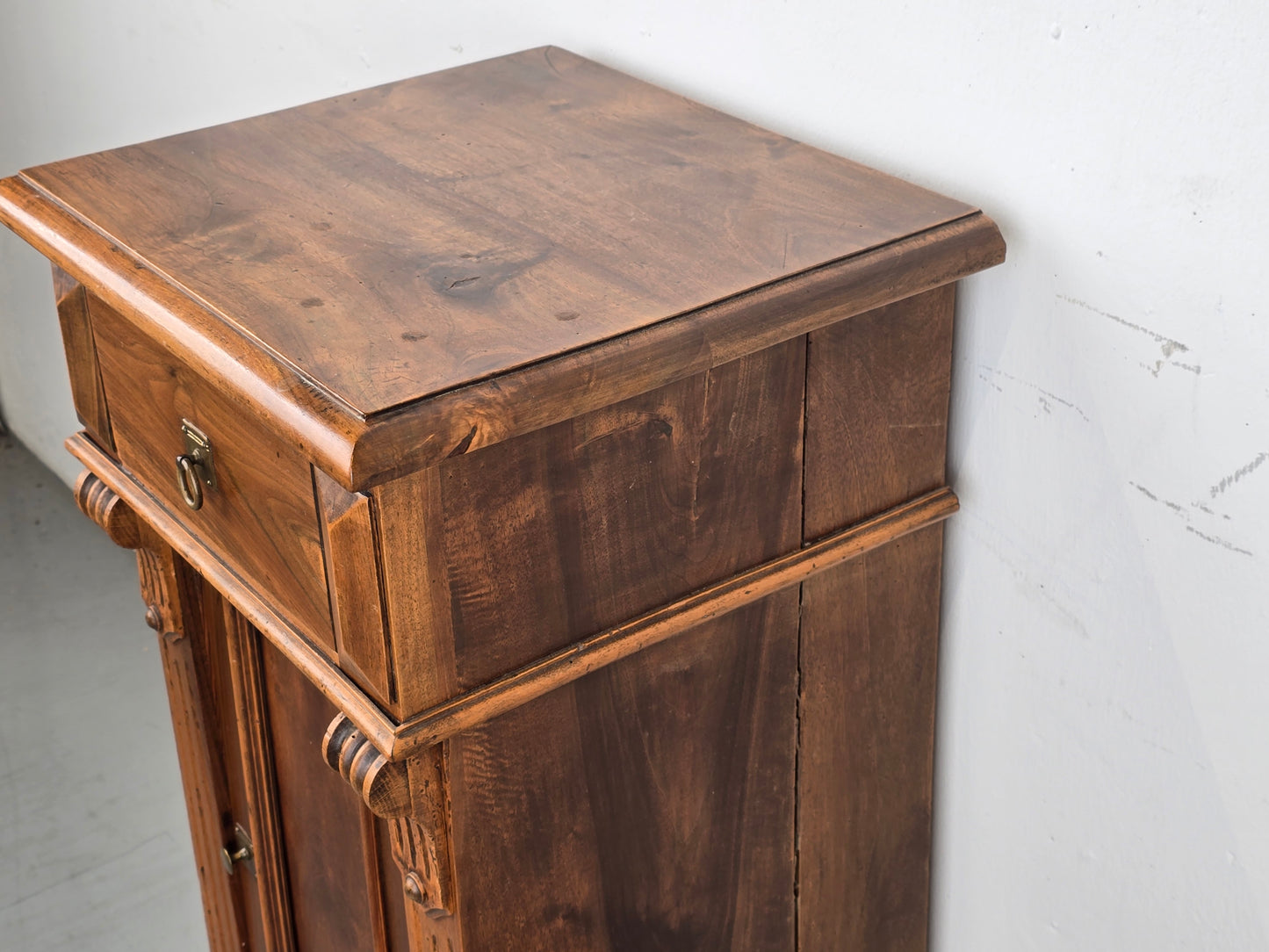 ANTIK NUSSBAUM ABLAGE kommode flur schränkchen telefontisch holz vintage