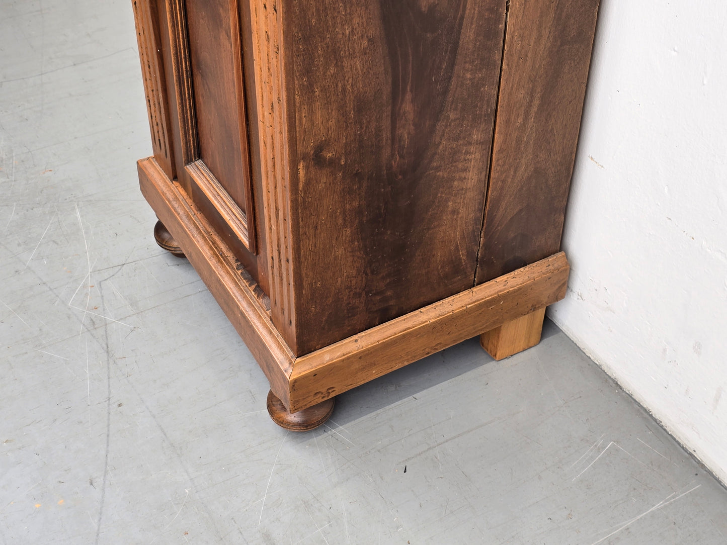 ANTIK NUSSBAUM ABLAGE kommode flur schränkchen telefontisch holz vintage