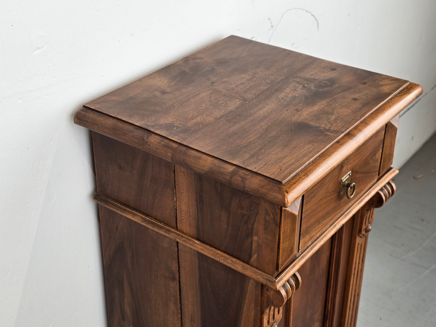 ANTIK NUSSBAUM ABLAGE kommode flur schränkchen telefontisch holz vintage