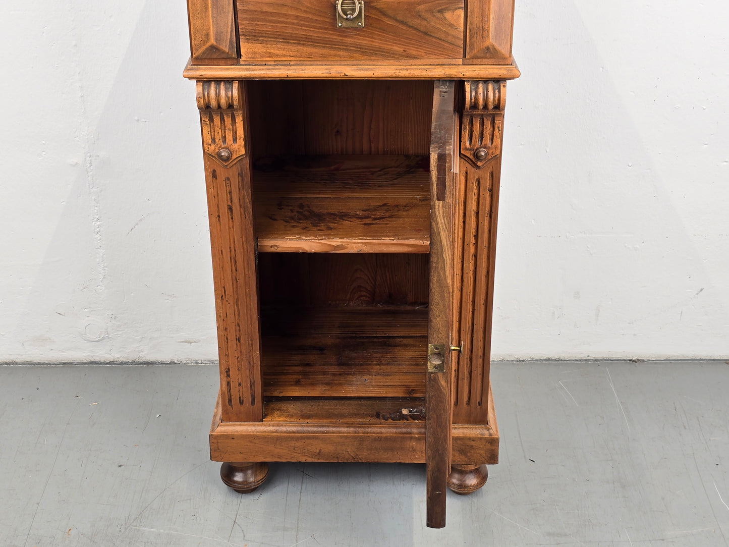 ANTIK NUSSBAUM ABLAGE kommode flur schränkchen telefontisch holz vintage