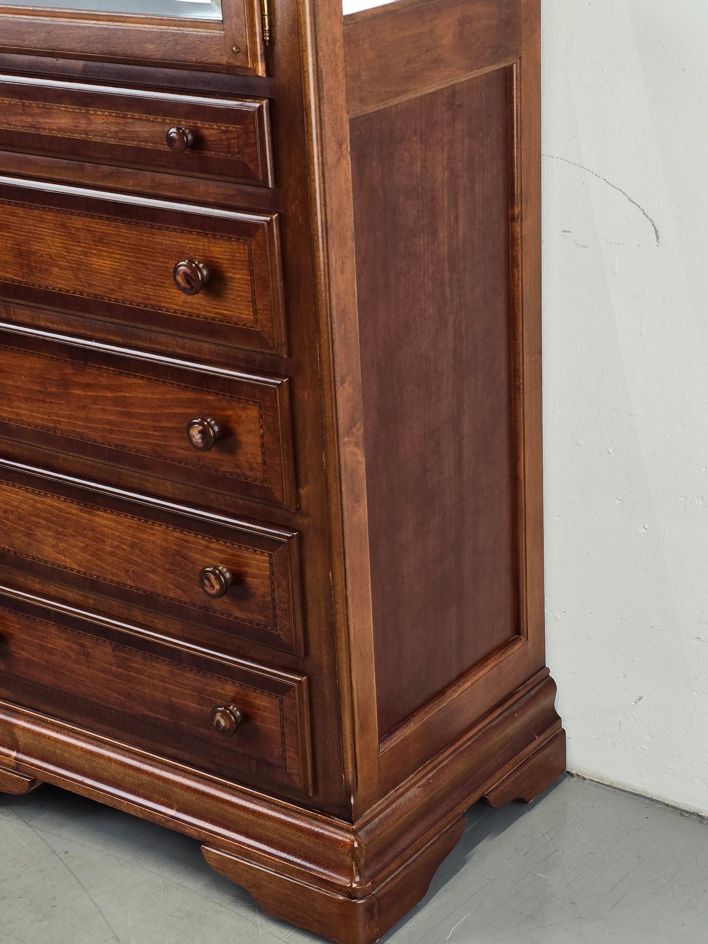ALEXANDER JULIAN VITRINE kommode schrank schubladen vintage holz nussbaum