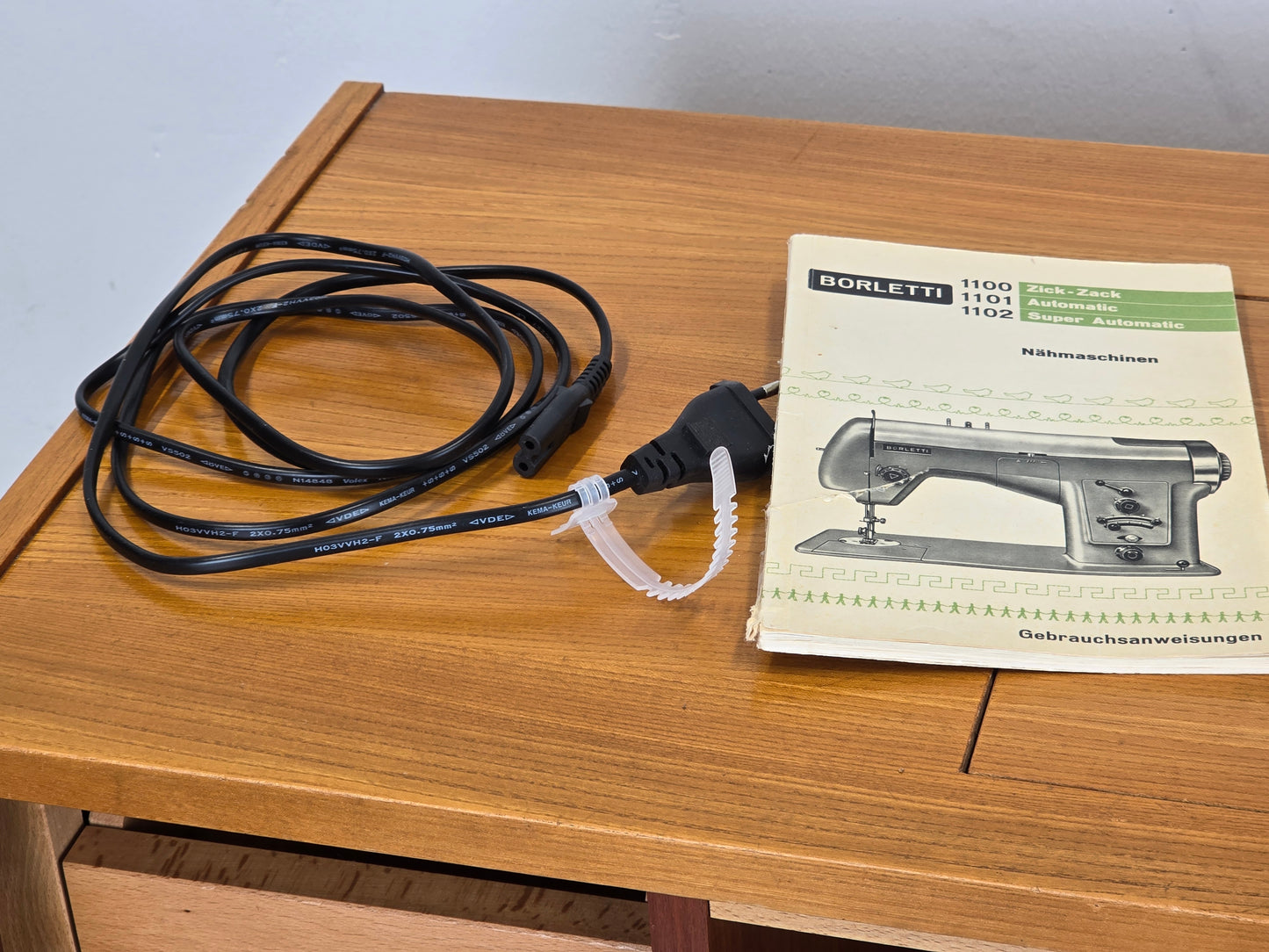VINTAGE SIDEBOARD nähmaschine borletti kommode schubladen holz 1960er retro