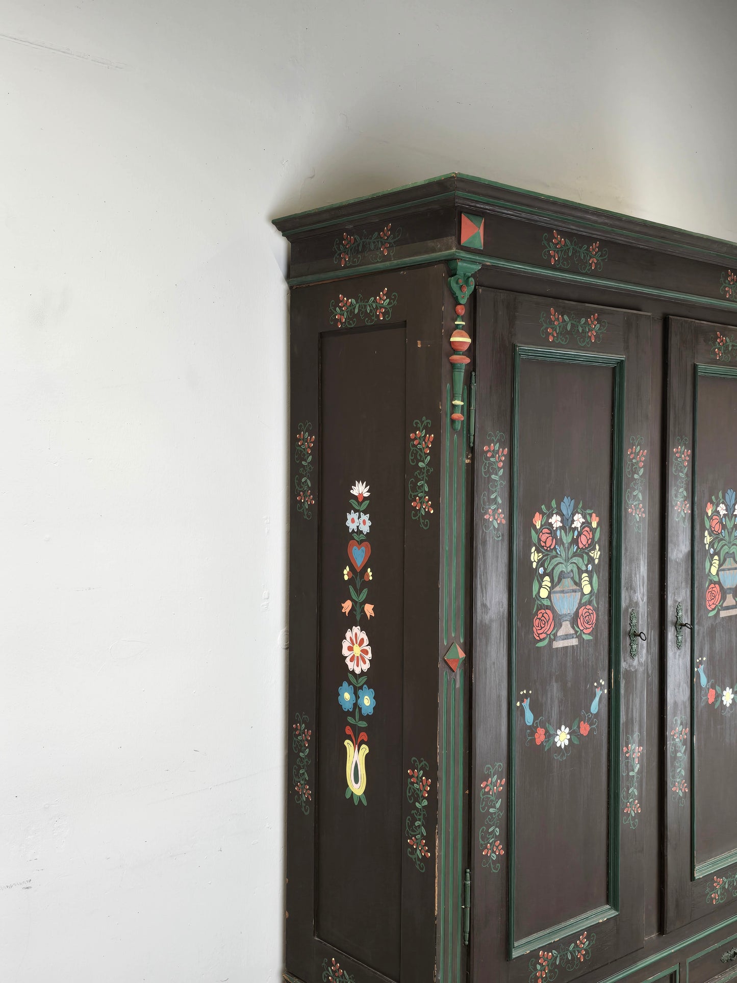 ANTIKER BAUERSCHRANK schrank vollholz kleiderschrank vintage handbemalt weichholz