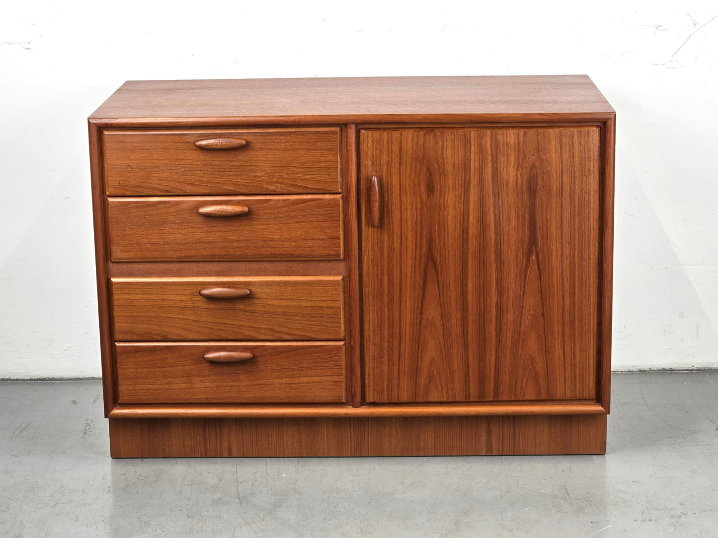 HEINRICH RIESTENPATT TEAKHOLZ SIDEBOARD kommode vintage rt tv board