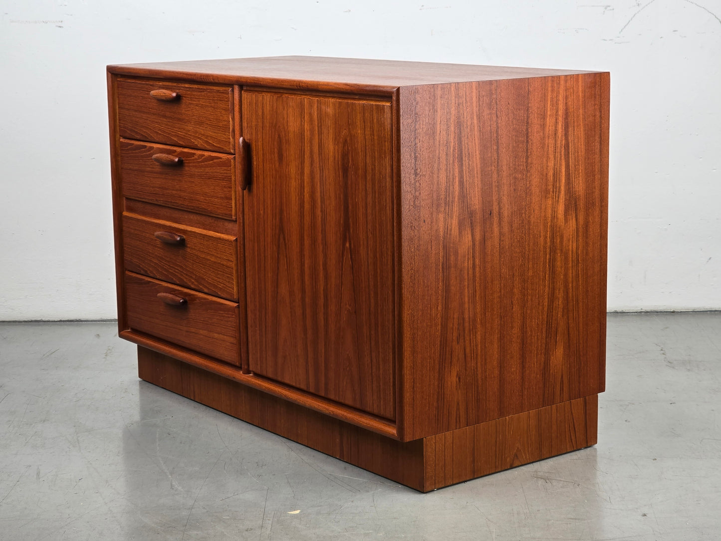 HEINRICH RIESTENPATT TEAKHOLZ SIDEBOARD kommode vintage rt tv board