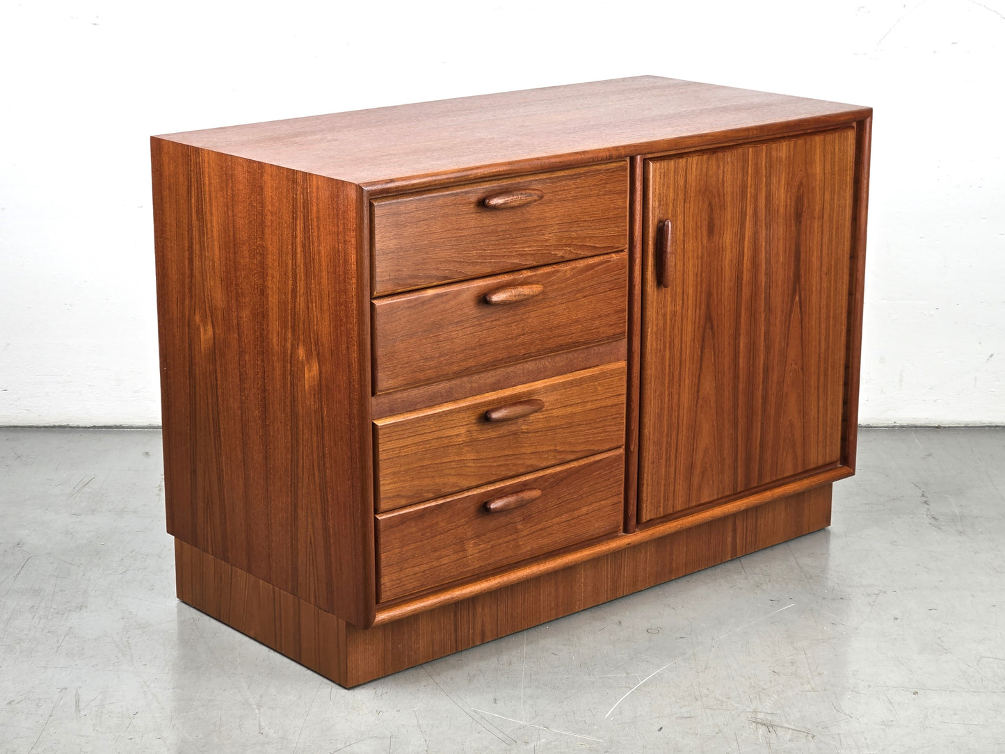 HEINRICH RIESTENPATT TEAKHOLZ SIDEBOARD kommode vintage rt tv board