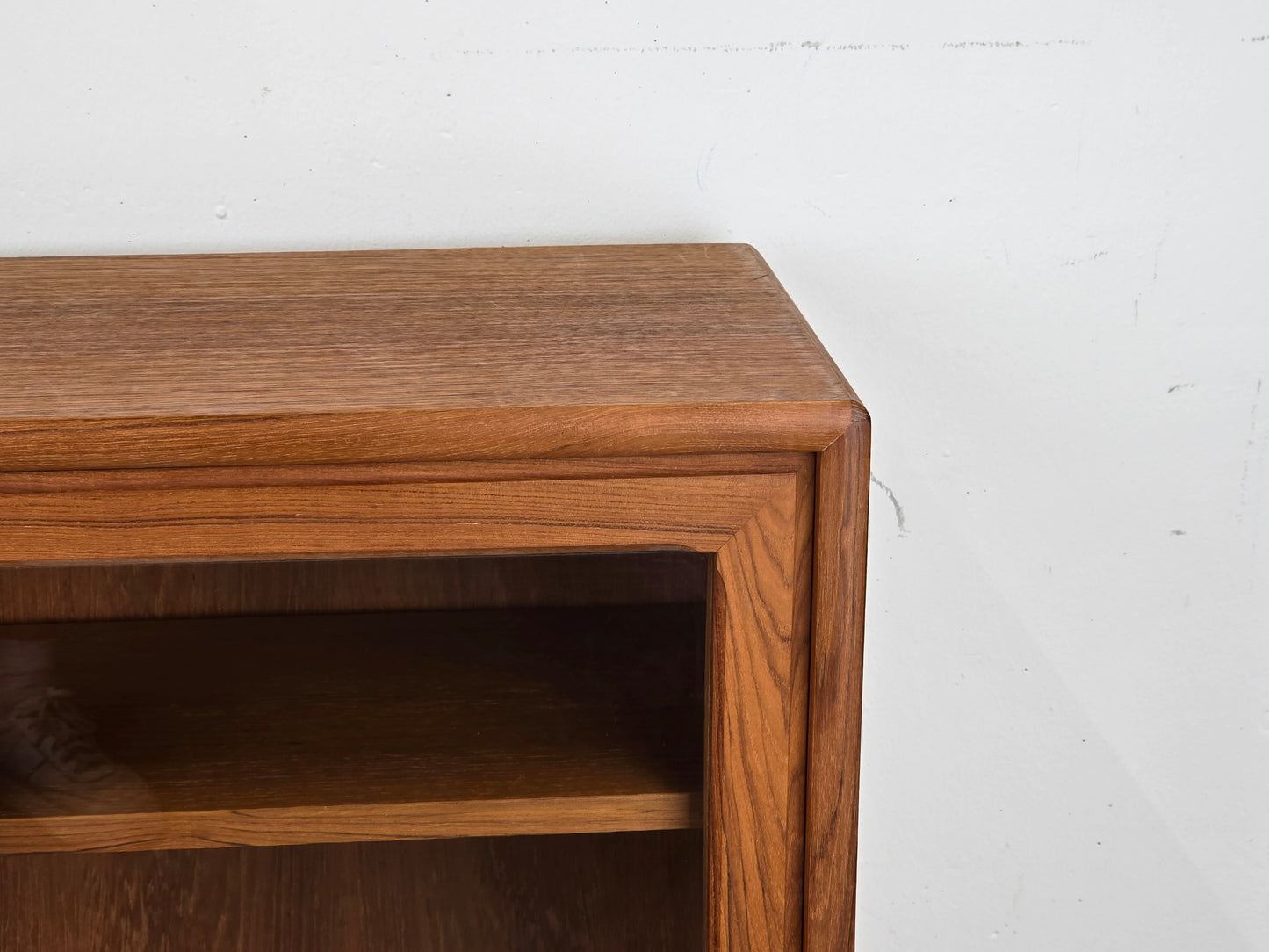 DANISH TEAK VITRINE vintage kommode mid century dänemark holz vitrinenkommode