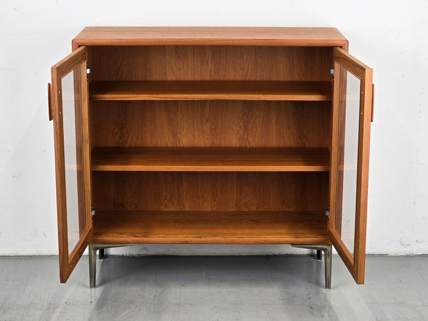 DANISH TEAK VITRINE vintage kommode mid century dänemark holz vitrinenkommode