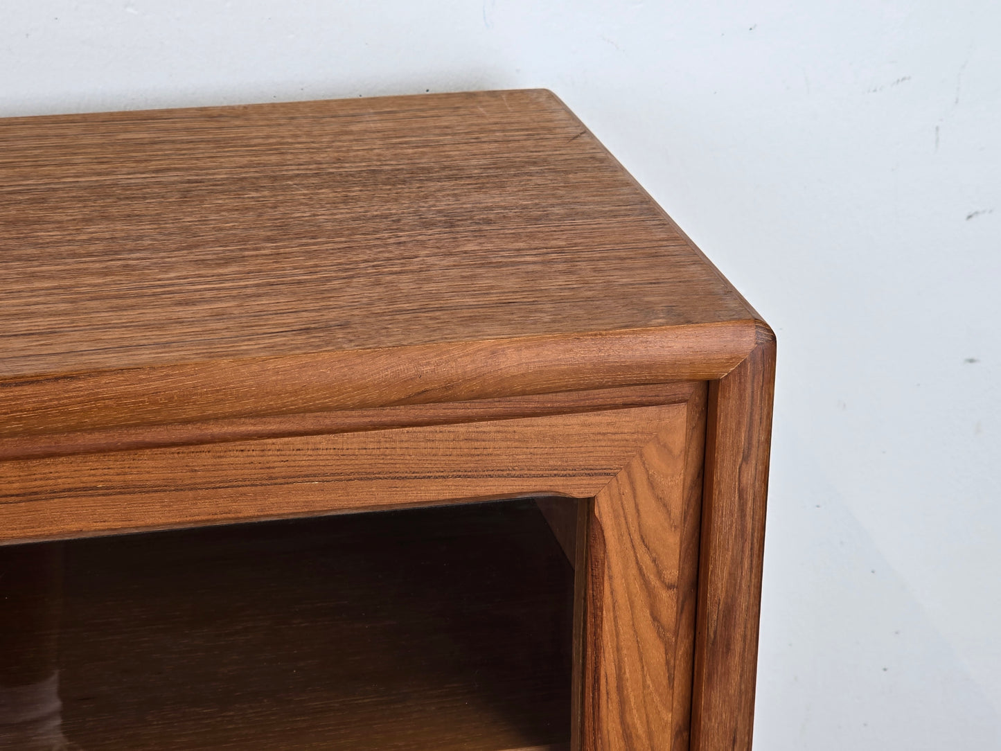 DANISH TEAK VITRINE vintage kommode mid century dänemark holz vitrinenkommode