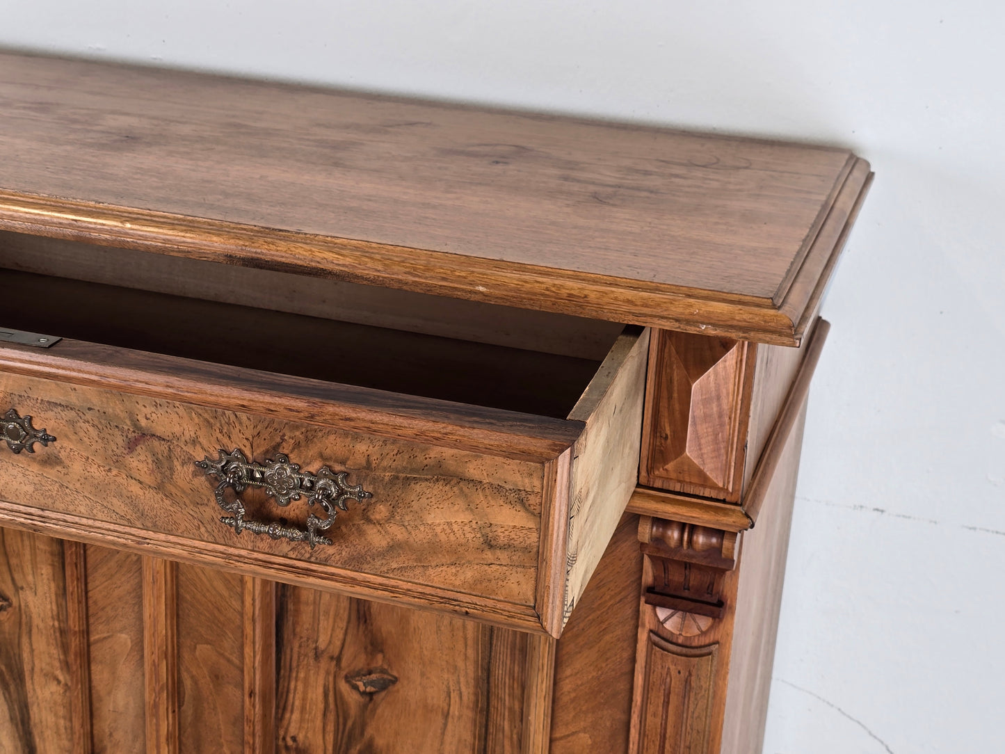 ANTIK NUSSBAUM VERTIKO holz kommode schrank vintage vollholz