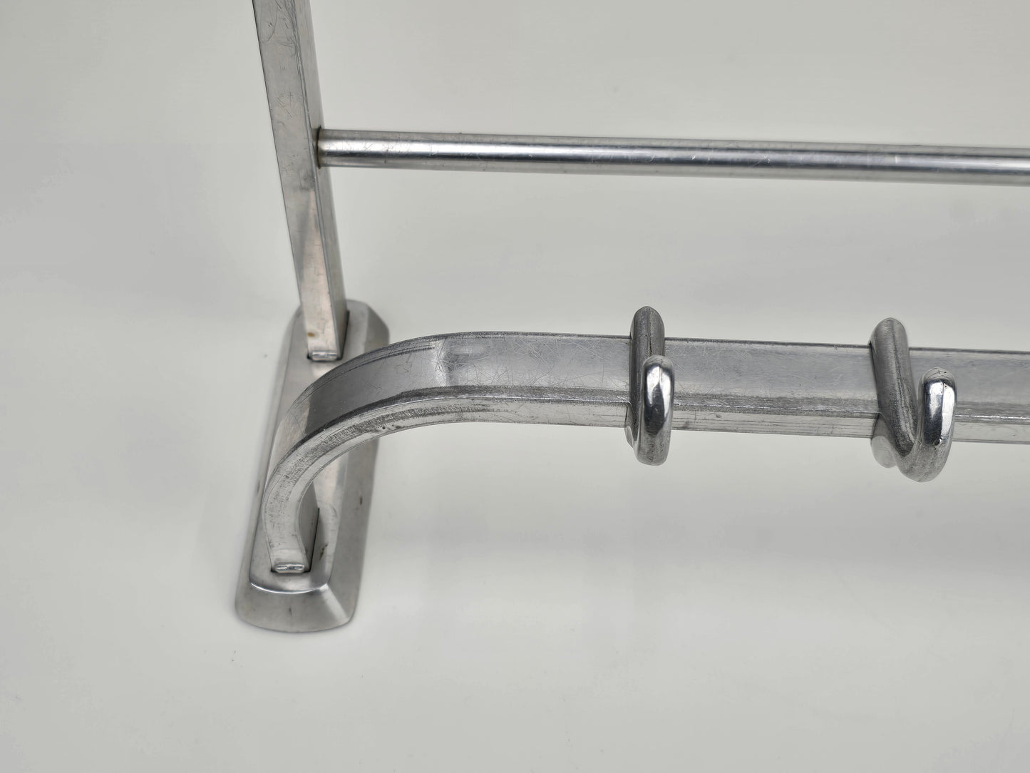 MID CENTURY GARDEROBE vintage metall alu haken hutablage wagon zug