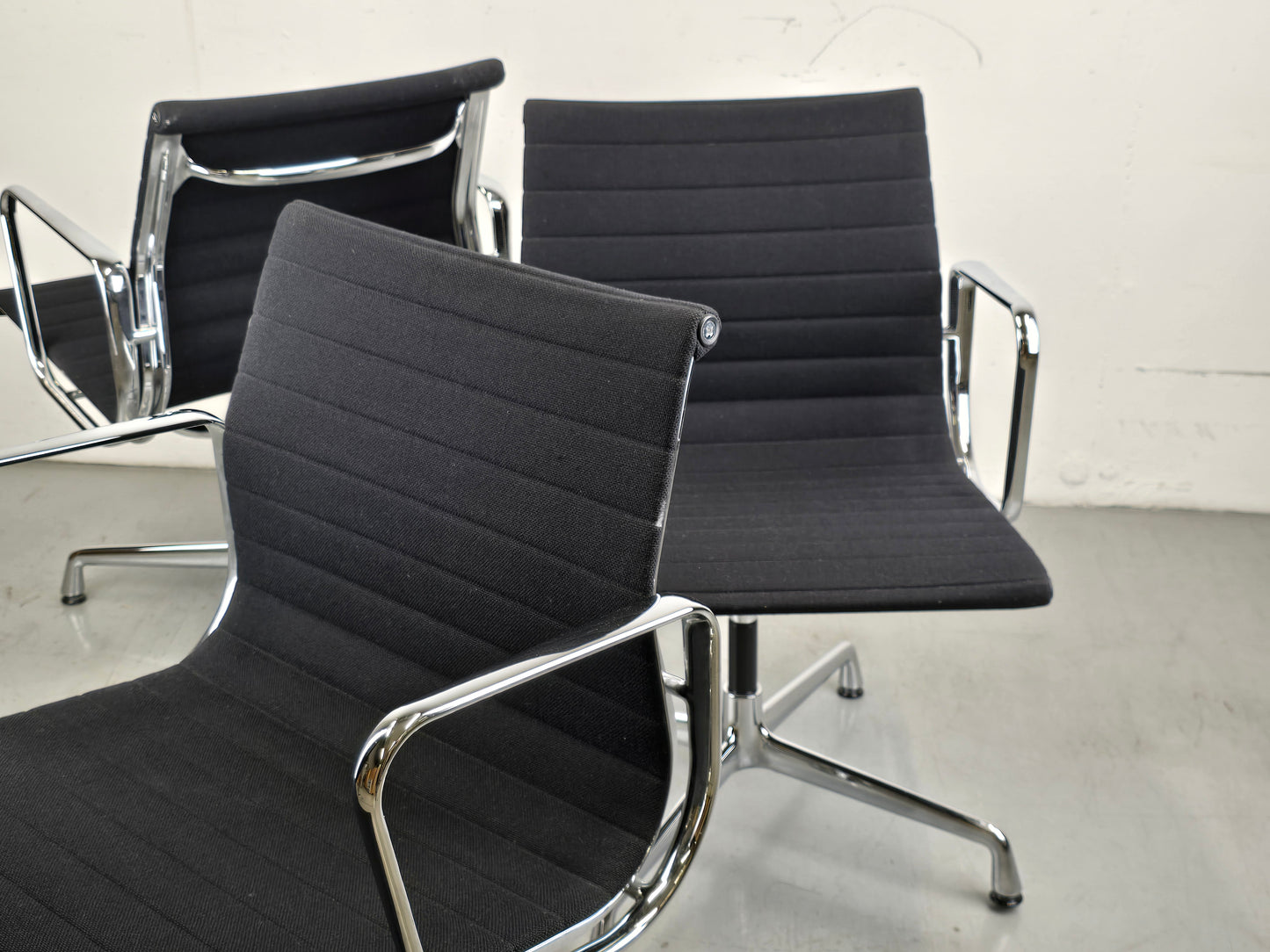 VITRA EAMES STUHL schwarz ea108 bürostuhl Alu chair sessel schwarz Besprechnungsraum Designerstuhl