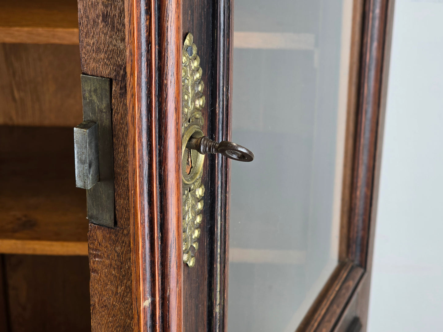 ANTIK VITRINENSCHRANK vitrine holz eiche bücher regal Bibliothek englisch herrenzimmer vintage