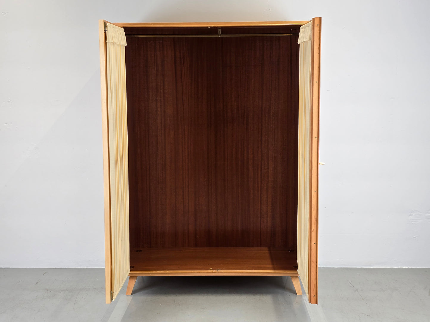 MID CENTURY KLEIDERSCHRANK schrank rüster holz vintage 1960er 60s