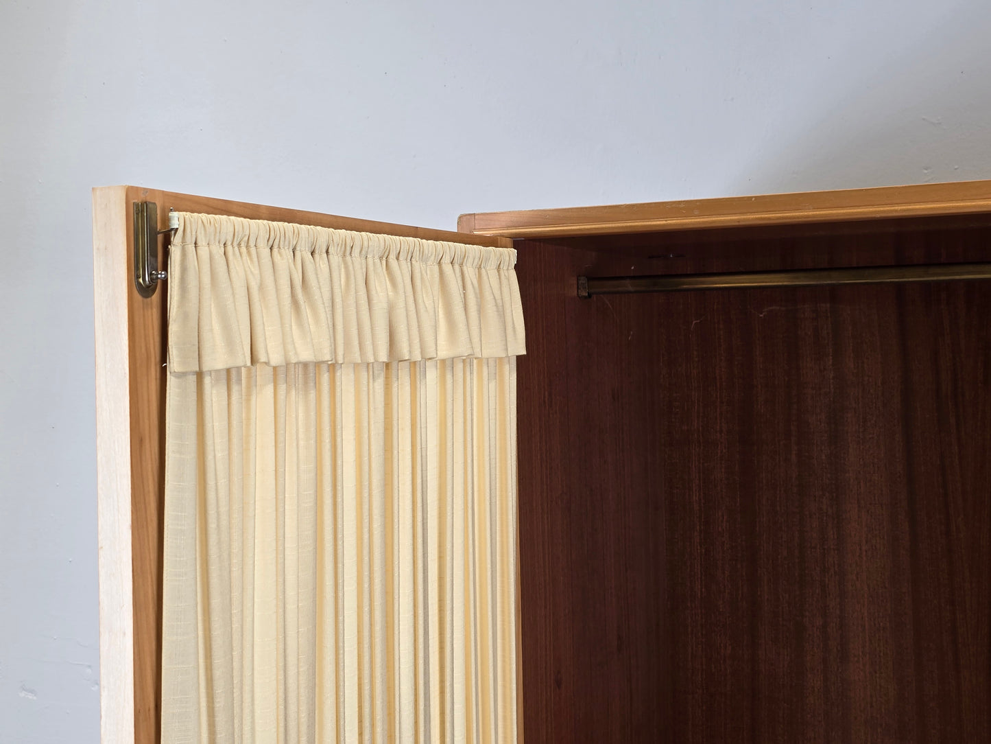 MID CENTURY KLEIDERSCHRANK schrank rüster holz vintage 1960er 60s