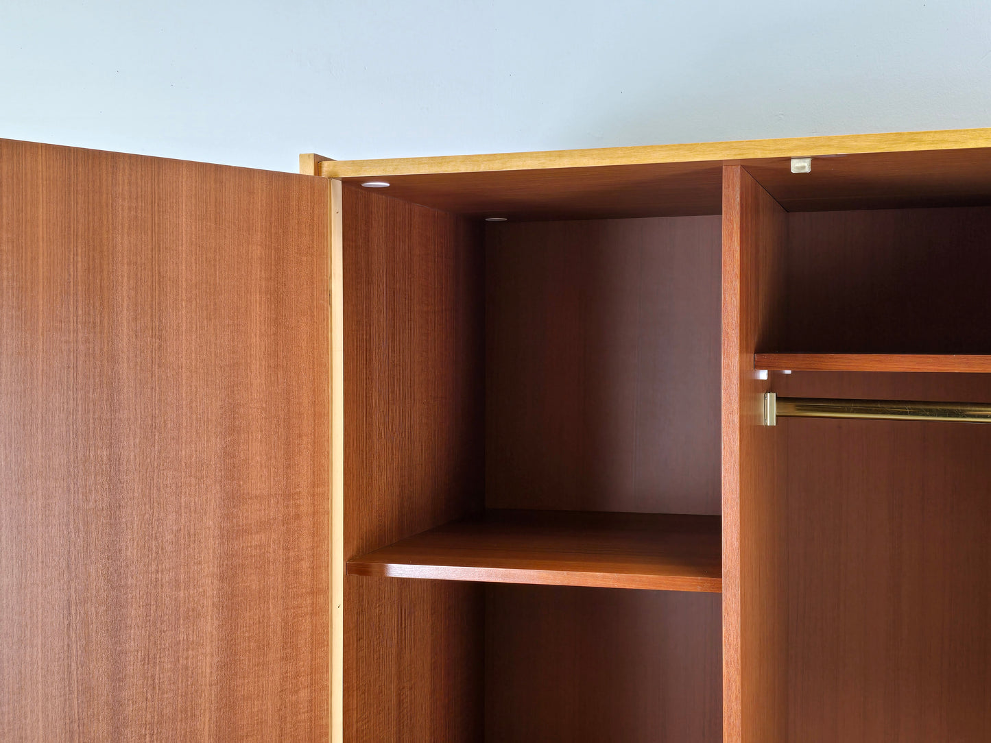 VINTAGE KLEIDERSCHRANK holz schrank rüster 1960er mid century