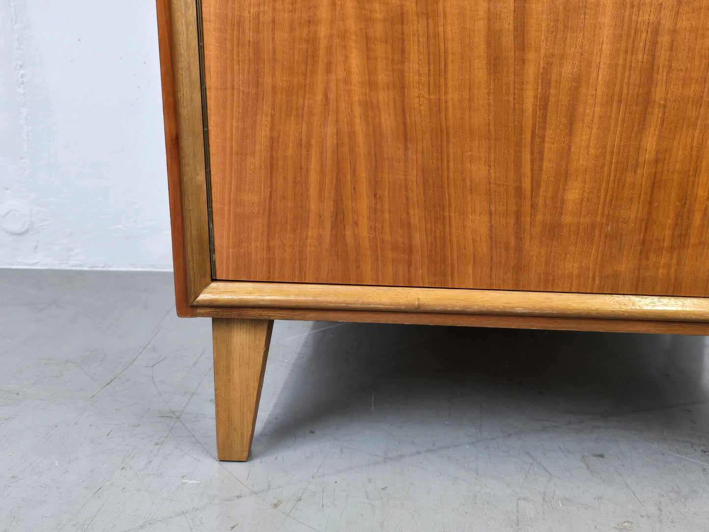 VINTAGE KLEIDERSCHRANK holz schrank nussbaum schmal 1960er mid century