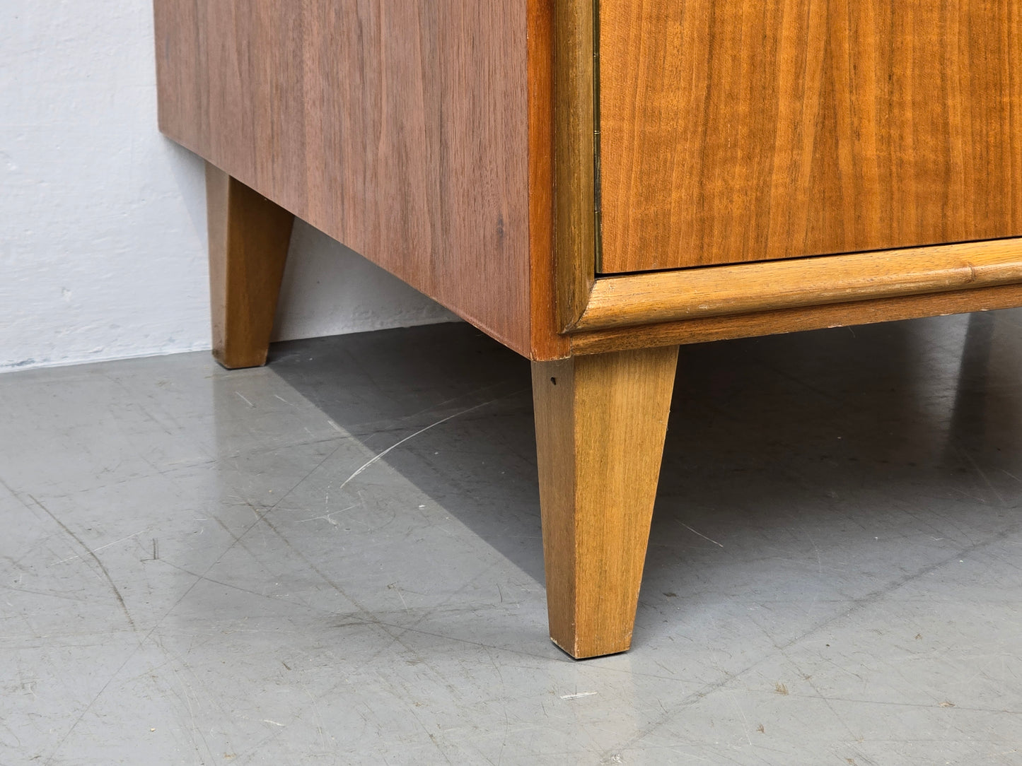 VINTAGE KLEIDERSCHRANK holz schrank nussbaum schmal 1960er mid century
