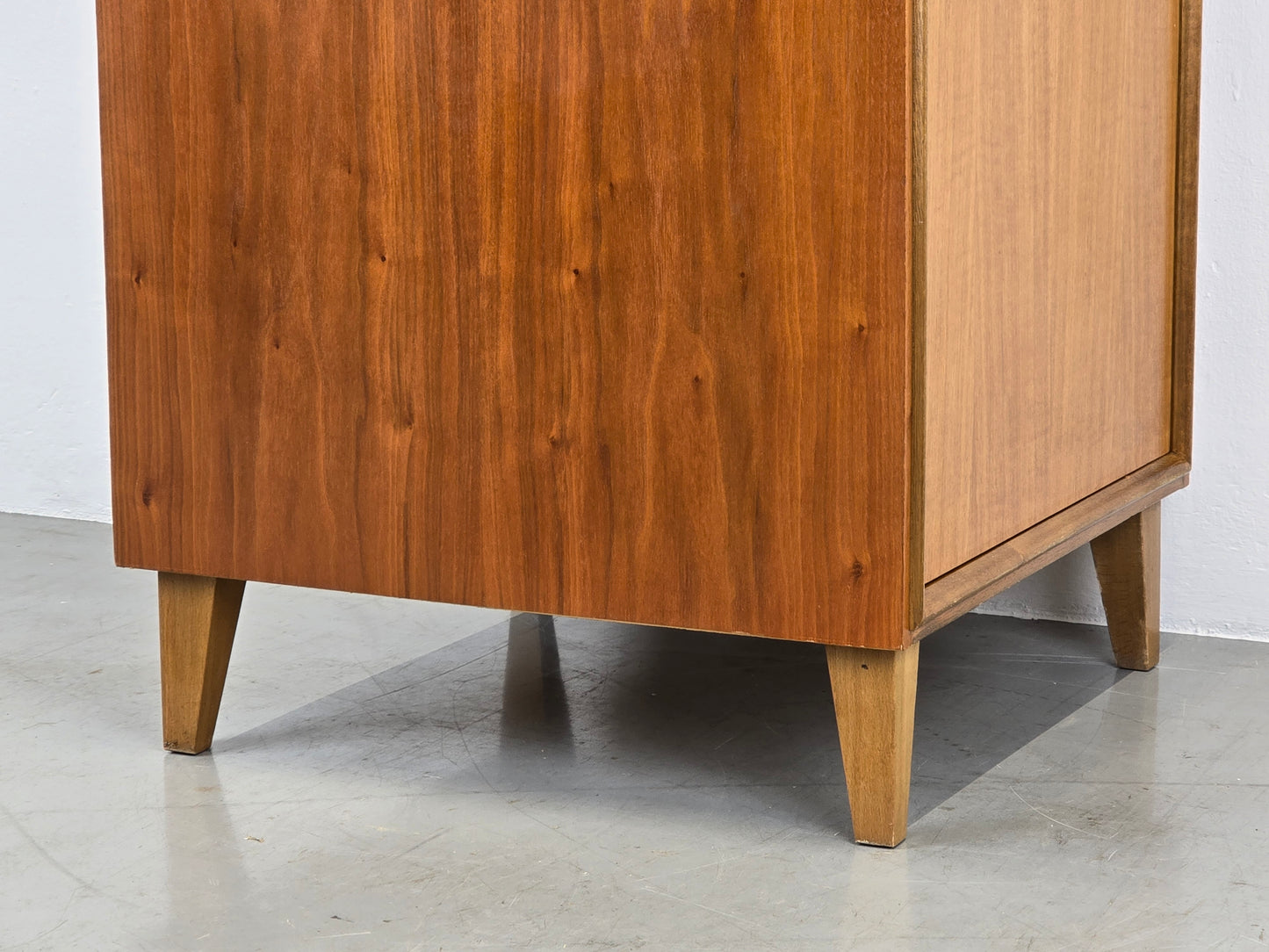 VINTAGE KLEIDERSCHRANK holz schrank nussbaum schmal 1960er mid century