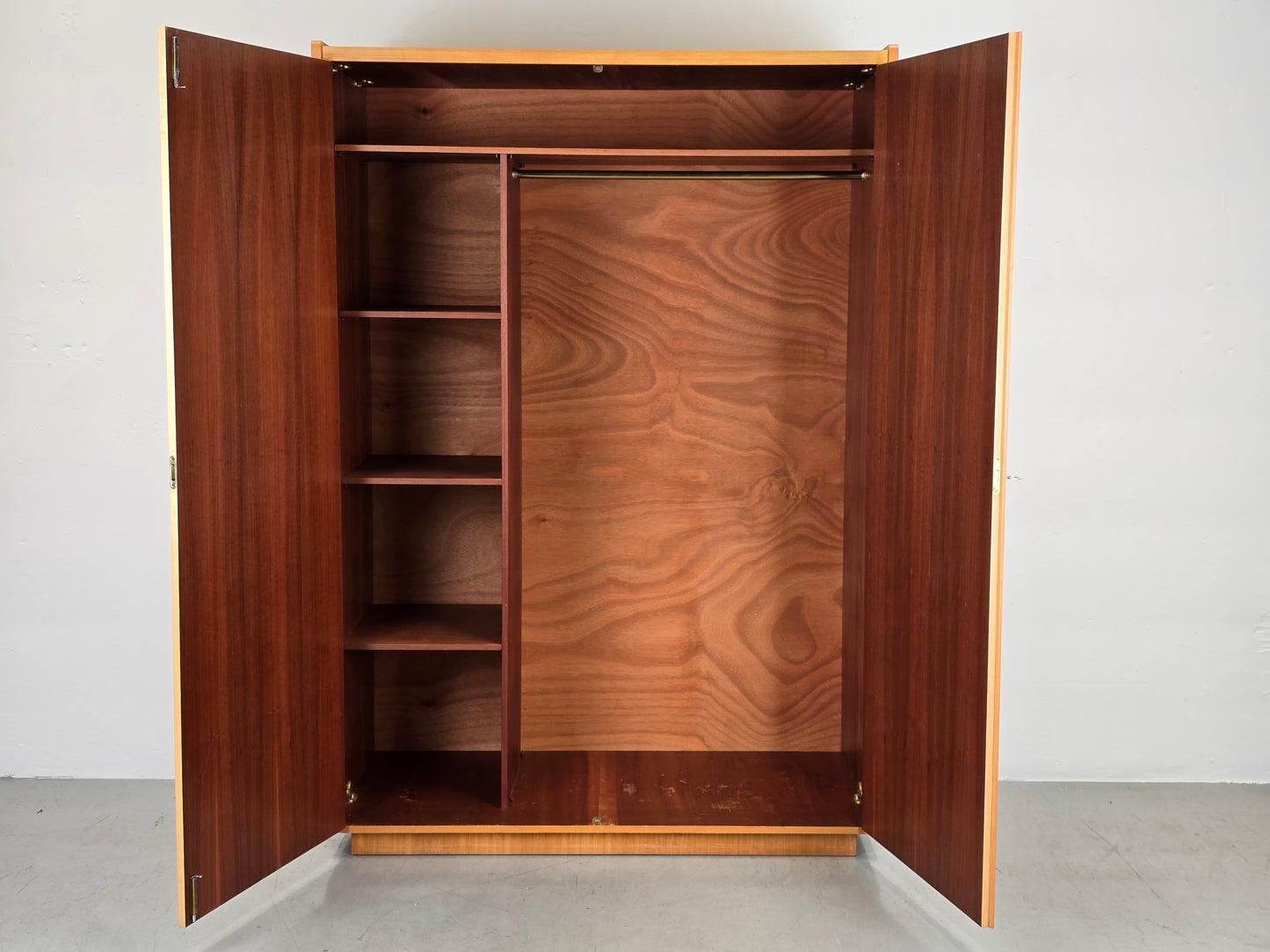 VINTAGE KLEIDERSCHRANK holz schrank rüster 1960er mid century