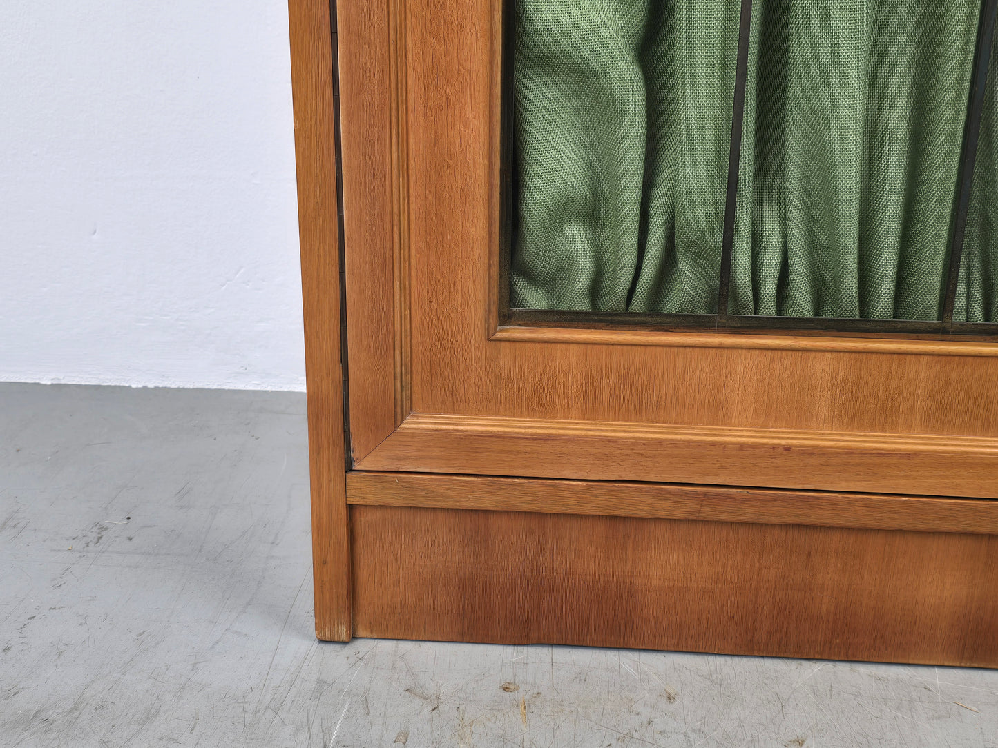 VINTAGE KLEIDERSCHRANK schrank vitrine nussbaum holz Küchenschrank Schuhregal geschier