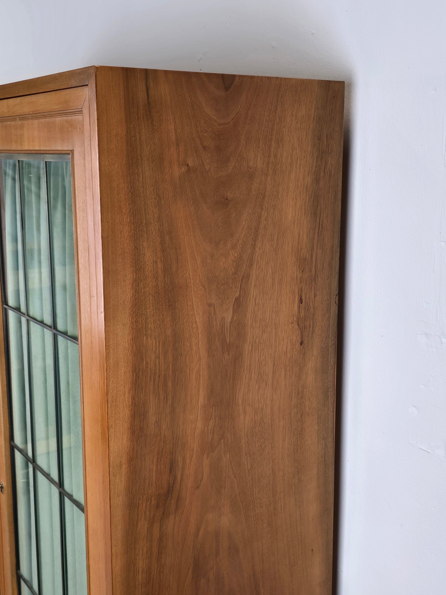 VINTAGE KLEIDERSCHRANK schrank vitrine nussbaum holz Küchenschrank Schuhregal geschier
