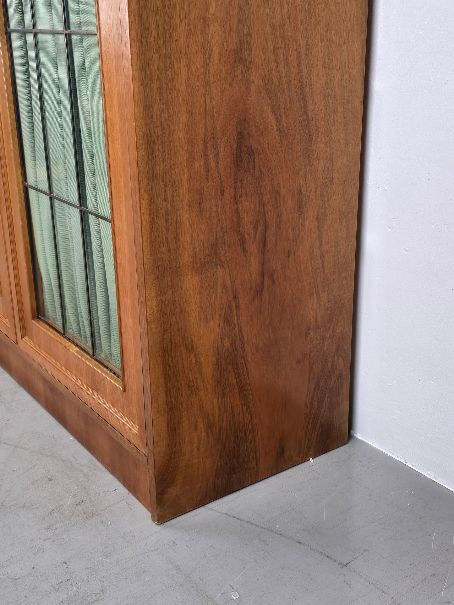 VINTAGE KLEIDERSCHRANK schrank vitrine nussbaum holz Küchenschrank Schuhregal geschier