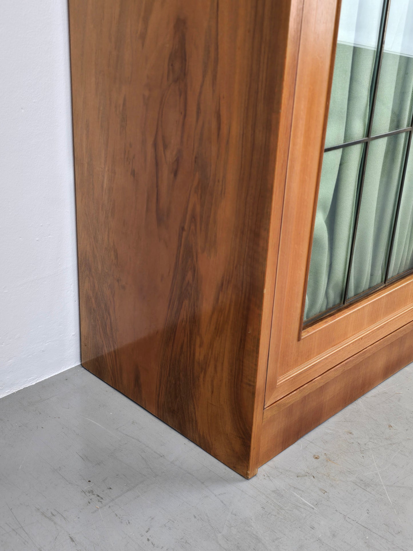 VINTAGE KLEIDERSCHRANK schrank vitrine nussbaum holz Küchenschrank Schuhregal geschier