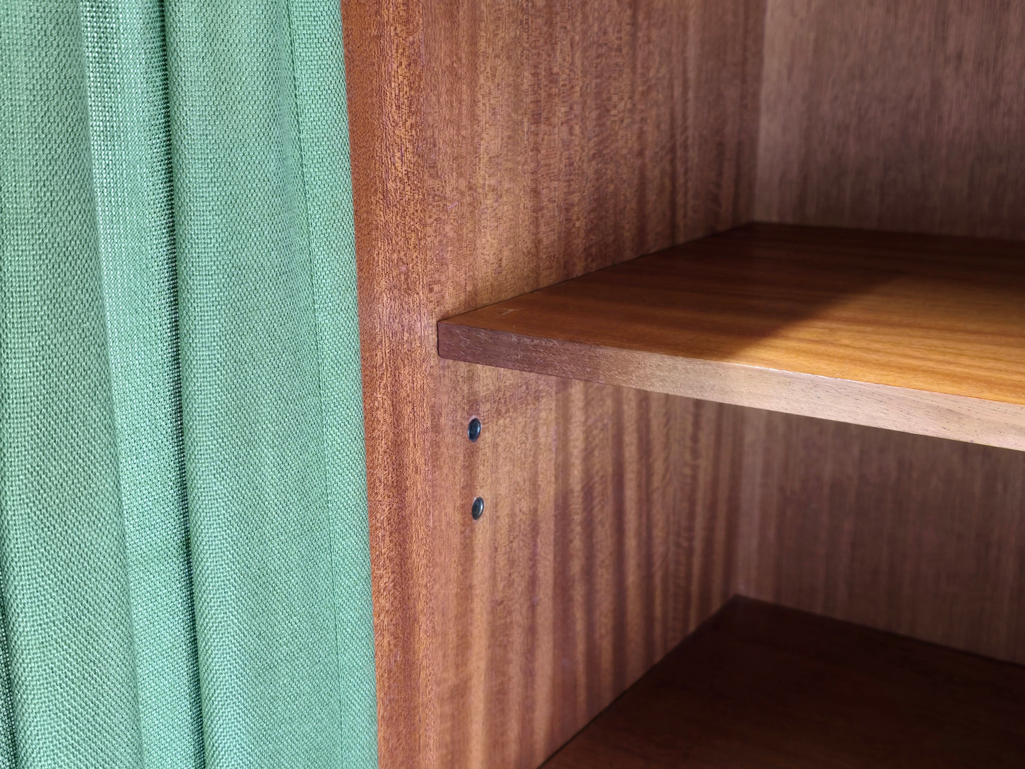 VINTAGE KLEIDERSCHRANK schrank vitrine nussbaum holz Küchenschrank Schuhregal geschier