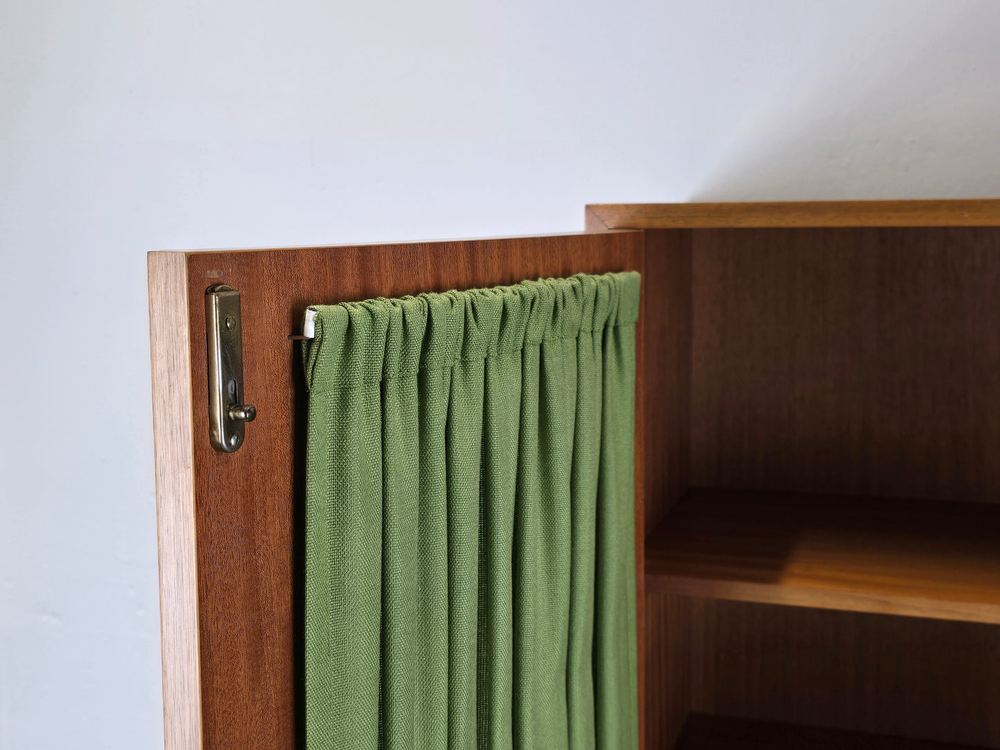 VINTAGE KLEIDERSCHRANK schrank vitrine nussbaum holz Küchenschrank Schuhregal geschier