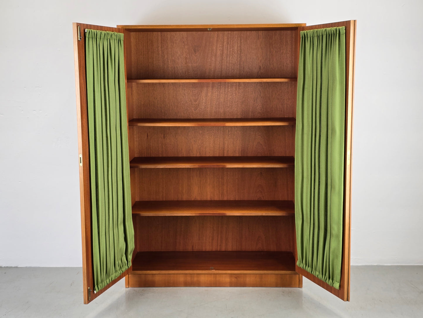 VINTAGE KLEIDERSCHRANK schrank vitrine nussbaum holz Küchenschrank Schuhregal geschier