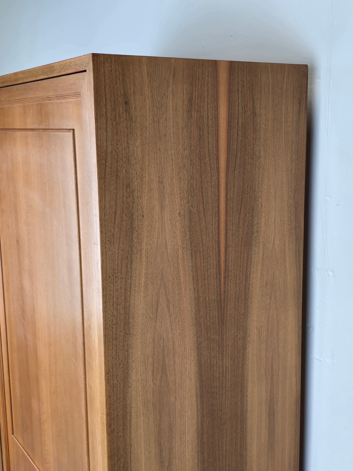 VINTAGE KLEIDERSCHRANK schrank nussbaum holz schmal Küchenschrank