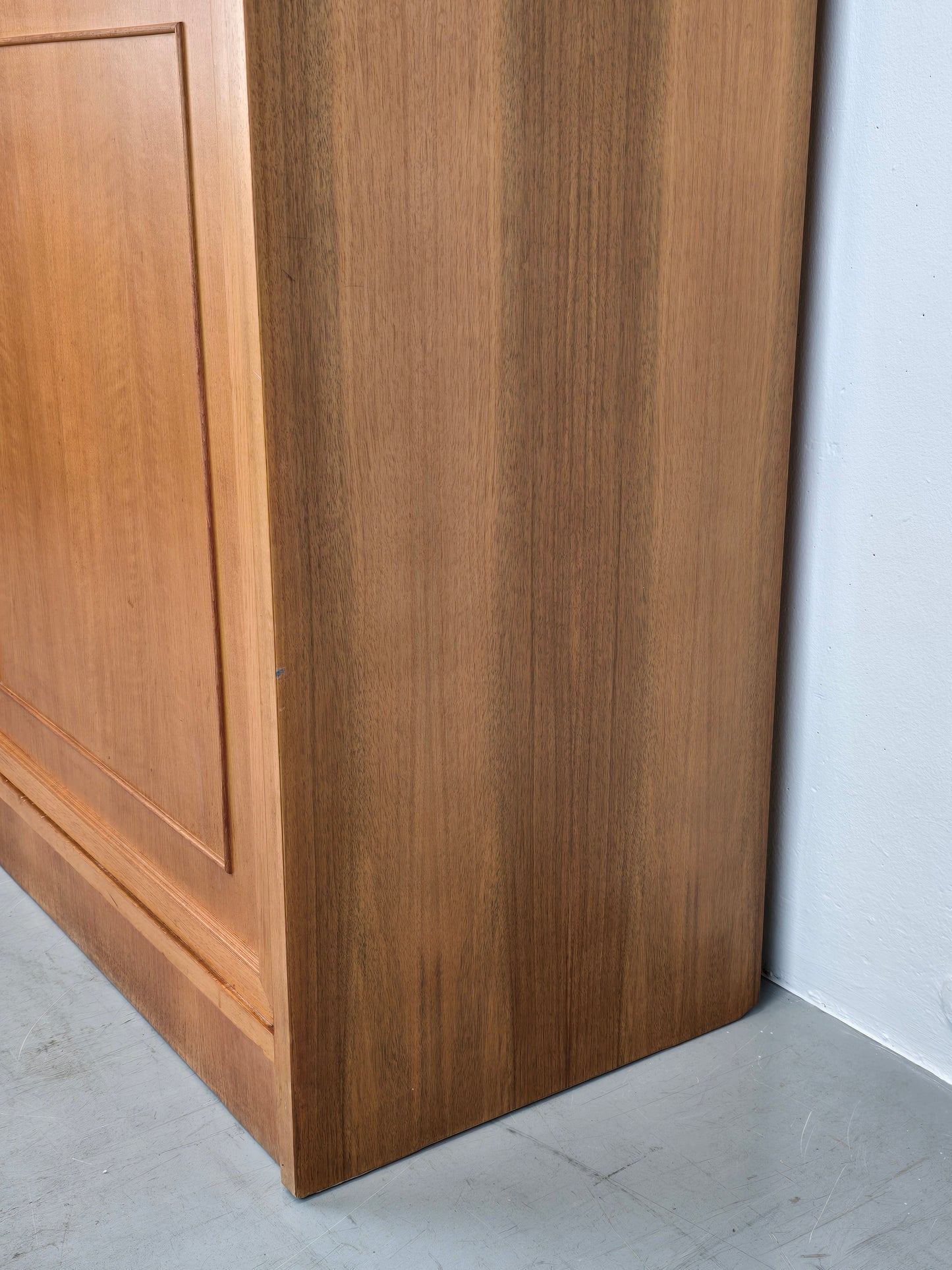 VINTAGE KLEIDERSCHRANK schrank nussbaum holz schmal Küchenschrank