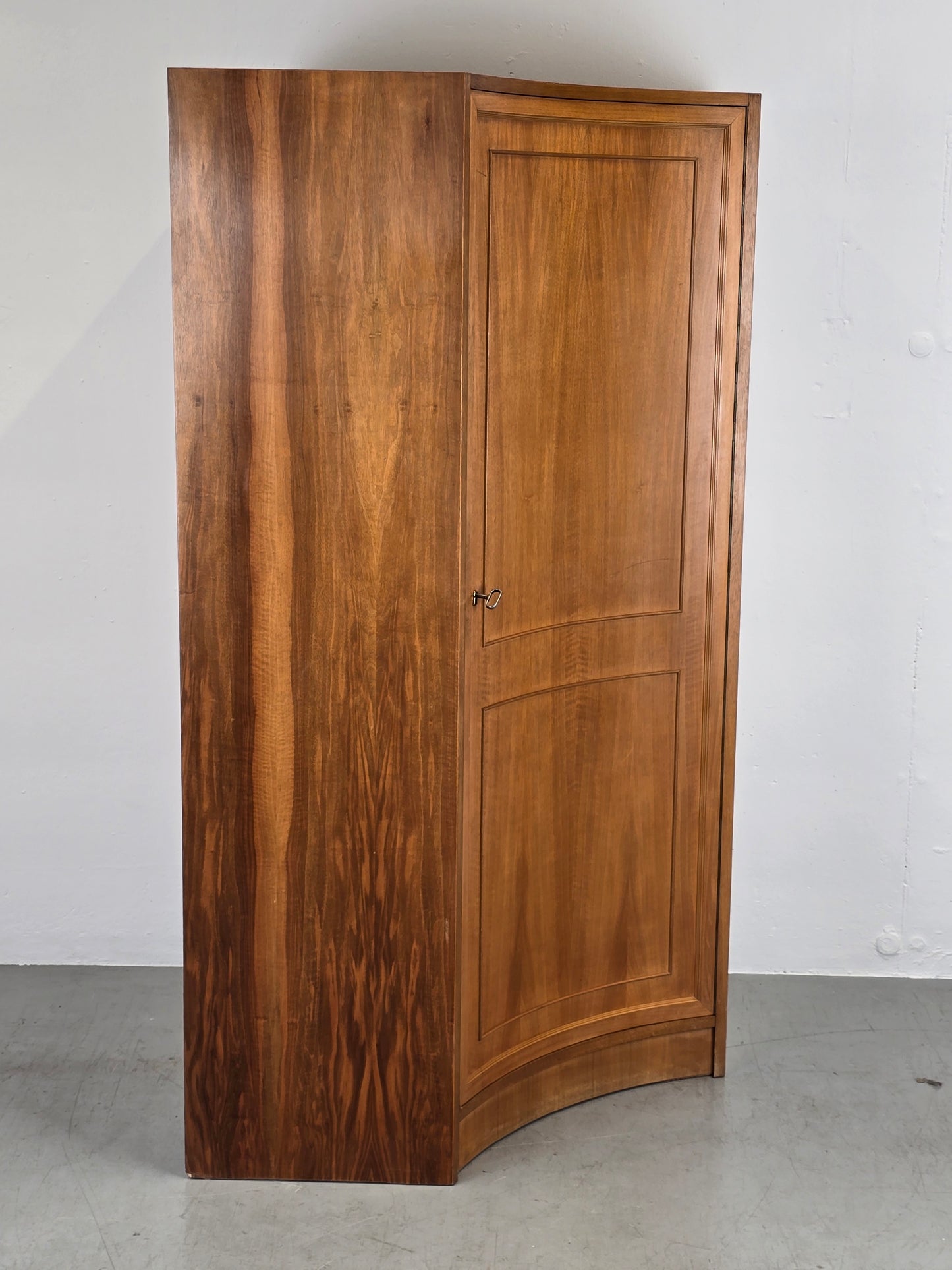 VINTAGE ECK KLEIDERSCHRANK schrank eckschrank nussbaum holz