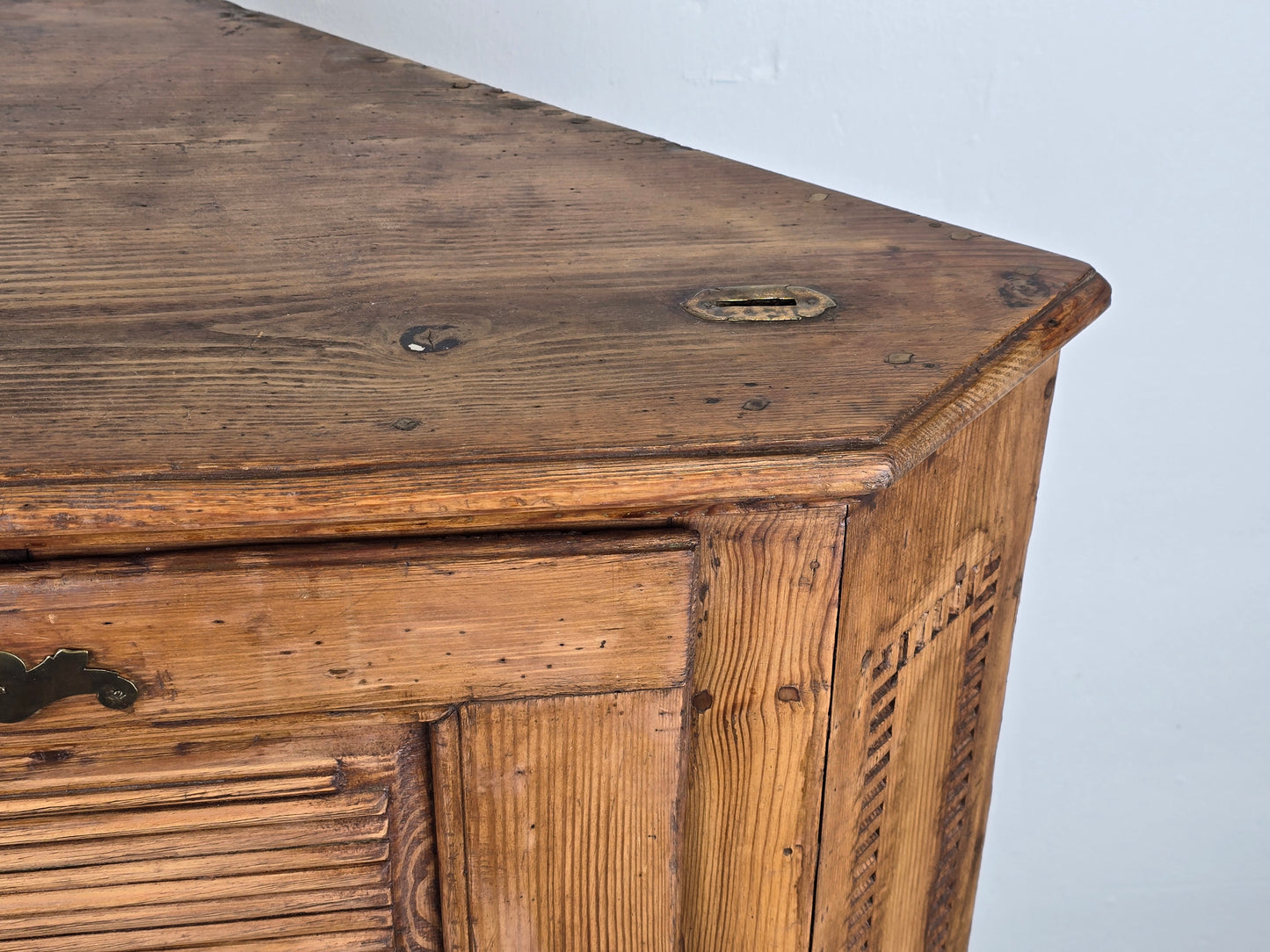 ANTIKE KOMMODE eckkommode schrank eckschrank vintage münz einwurf versteck