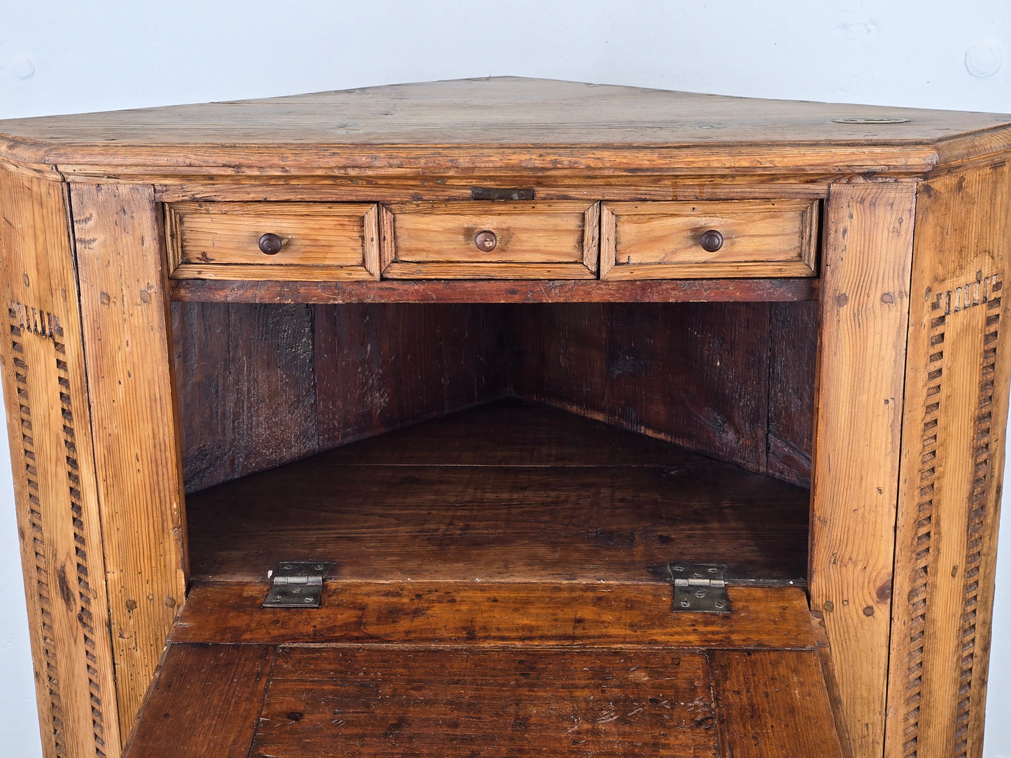 ANTIKE KOMMODE eckkommode schrank eckschrank vintage münz einwurf versteck