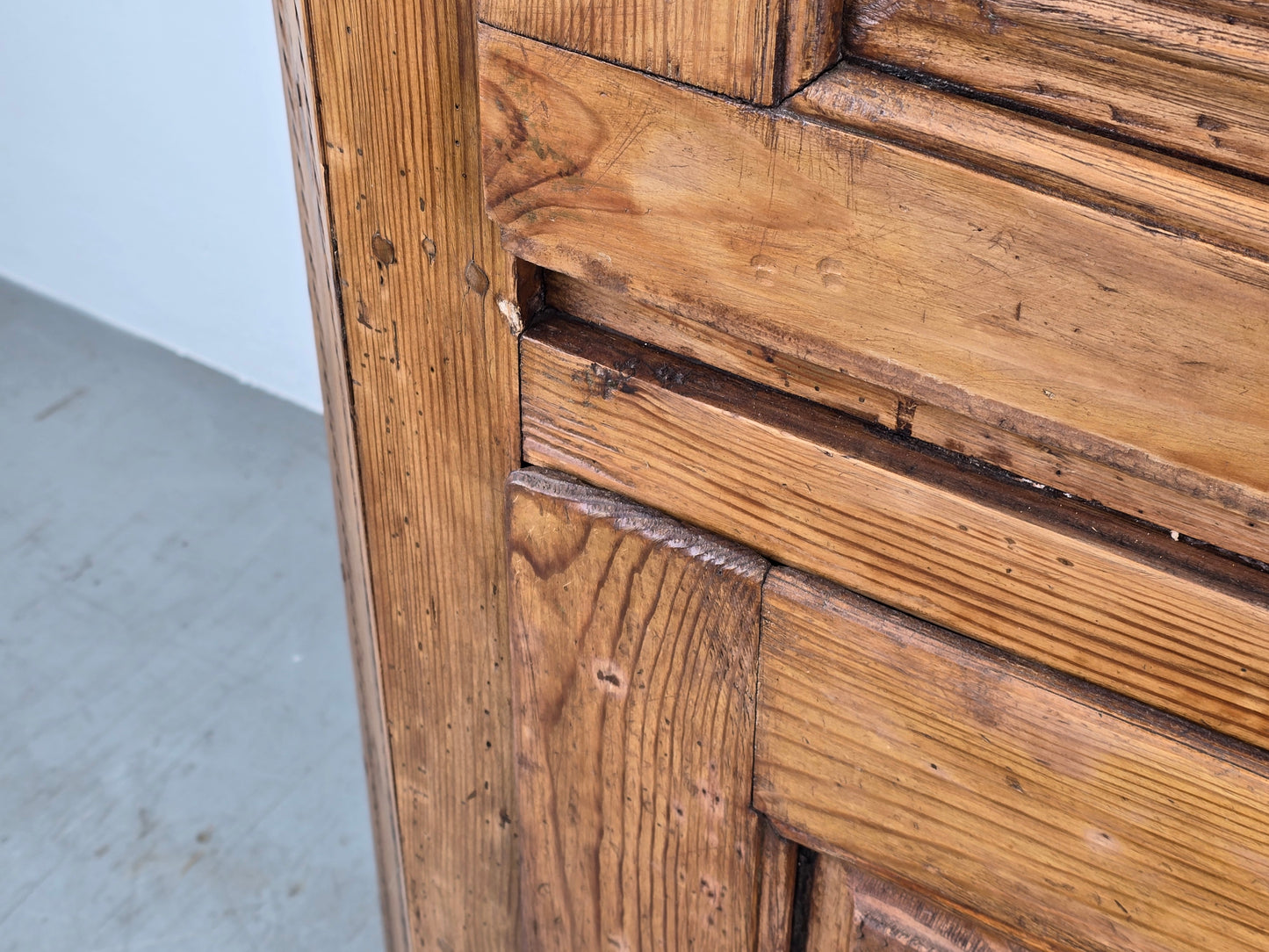 ANTIKE KOMMODE eckkommode schrank eckschrank vintage münz einwurf versteck