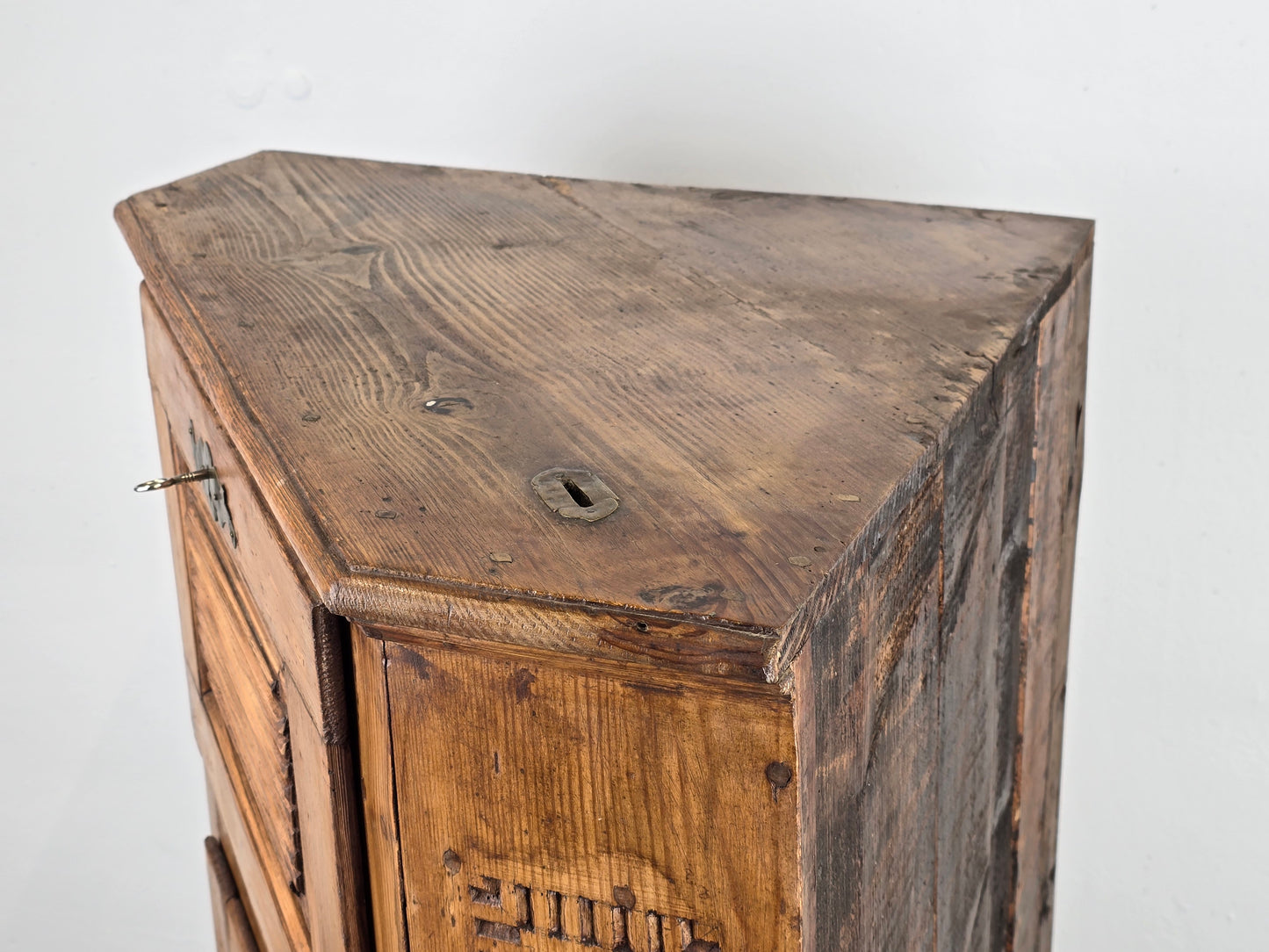 ANTIKE KOMMODE eckkommode schrank eckschrank vintage münz einwurf versteck