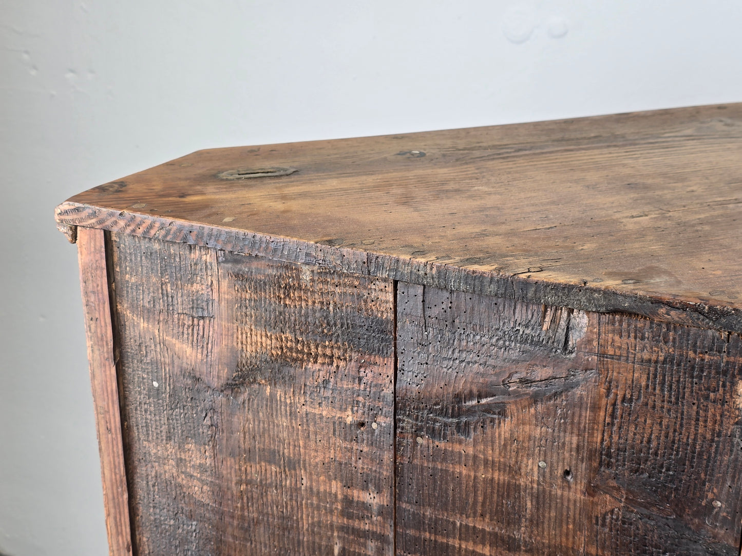 ANTIKE KOMMODE eckkommode schrank eckschrank vintage münz einwurf versteck