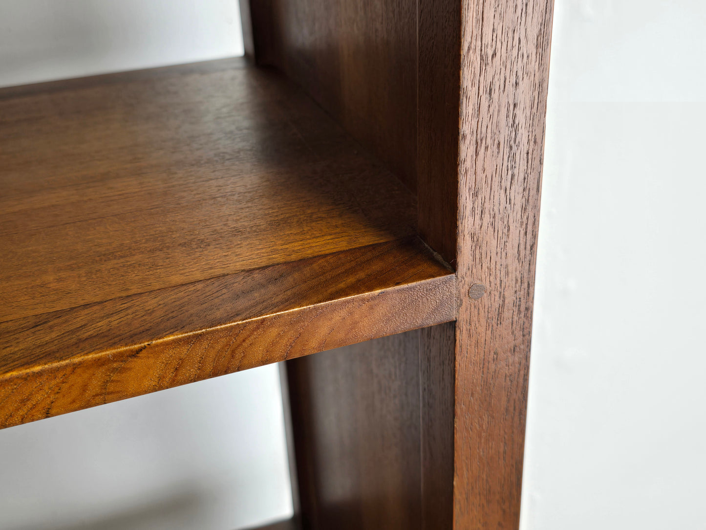 KOLONIE MÖBEL holz nussbaum regal schrank bücherregal Bibliothek