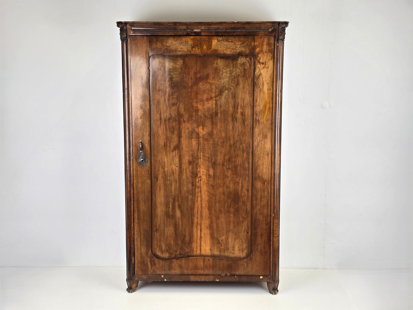 ANTIK KLEIDERSCHRANK nussbaum antiker schrank holz vollholz vertiko