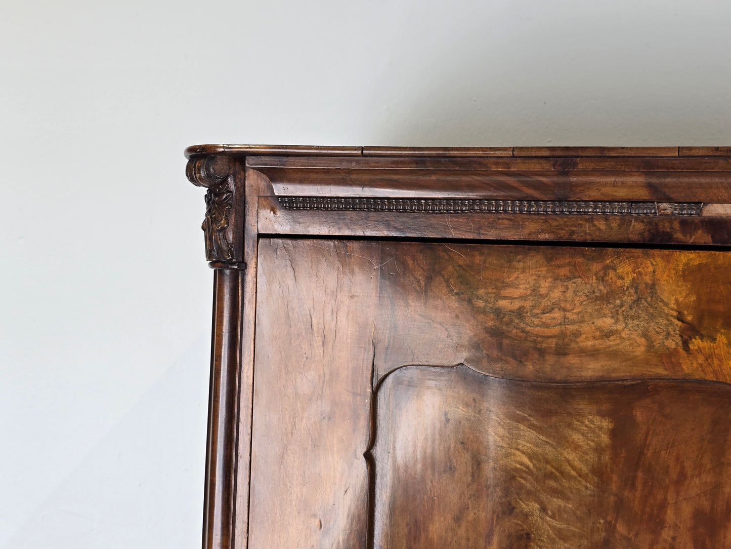 ANTIK KLEIDERSCHRANK nussbaum antiker schrank holz vollholz vertiko