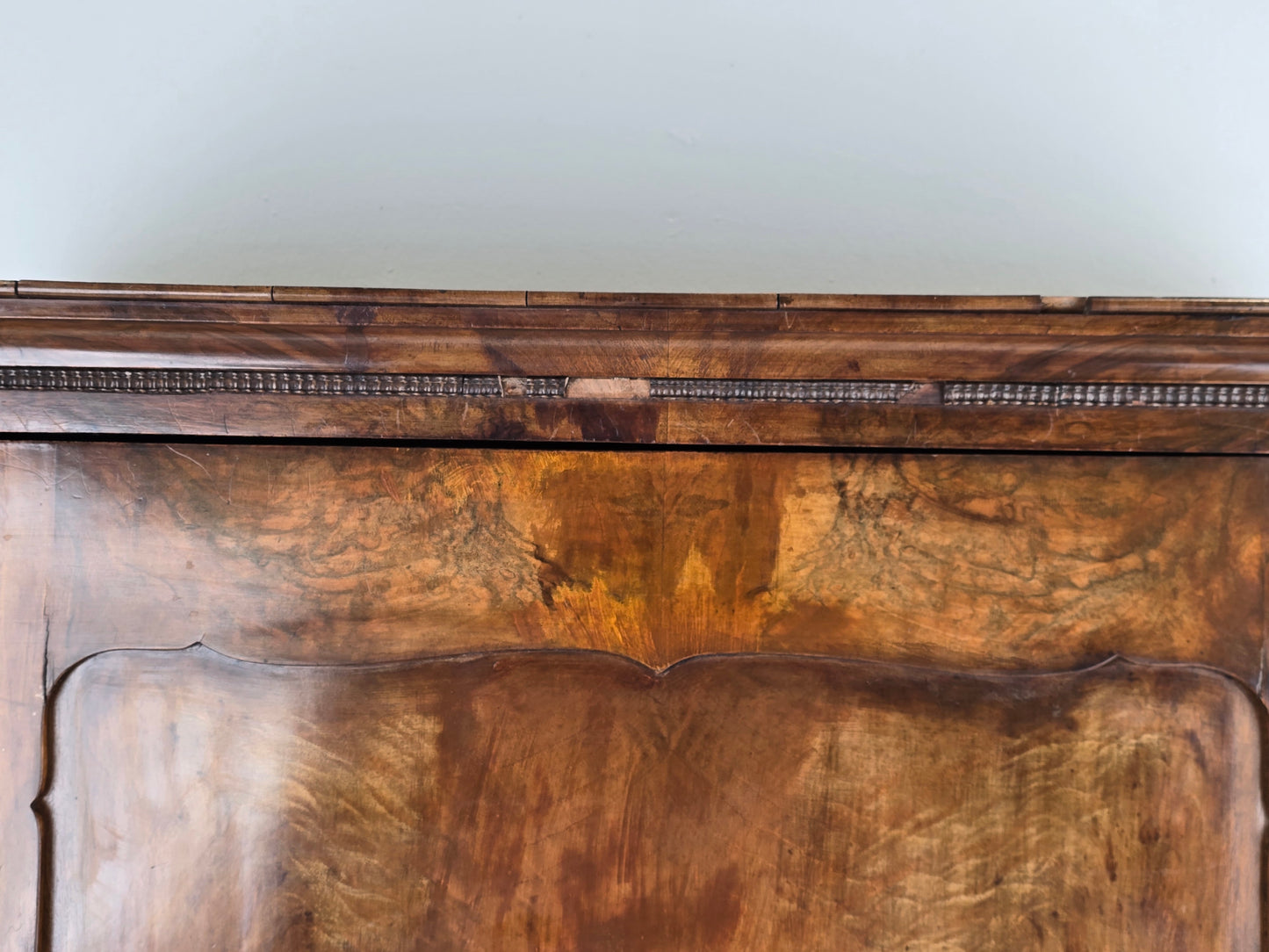 ANTIK KLEIDERSCHRANK nussbaum antiker schrank holz vollholz vertiko