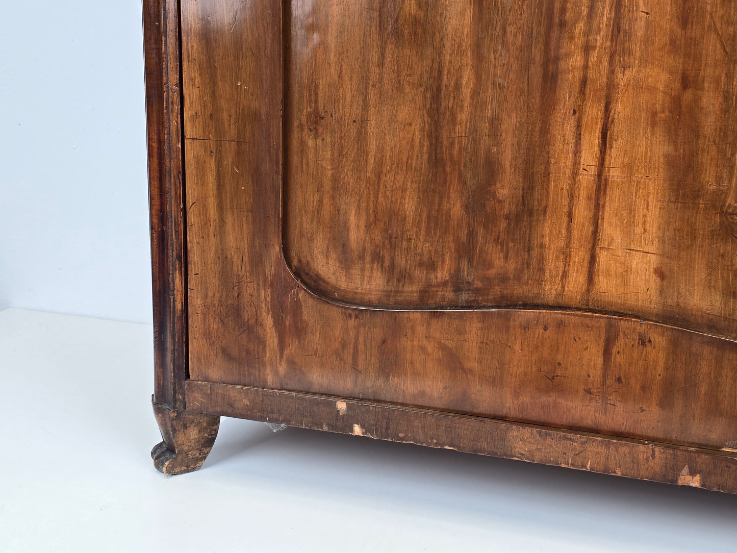 ANTIK KLEIDERSCHRANK nussbaum antiker schrank holz vollholz vertiko