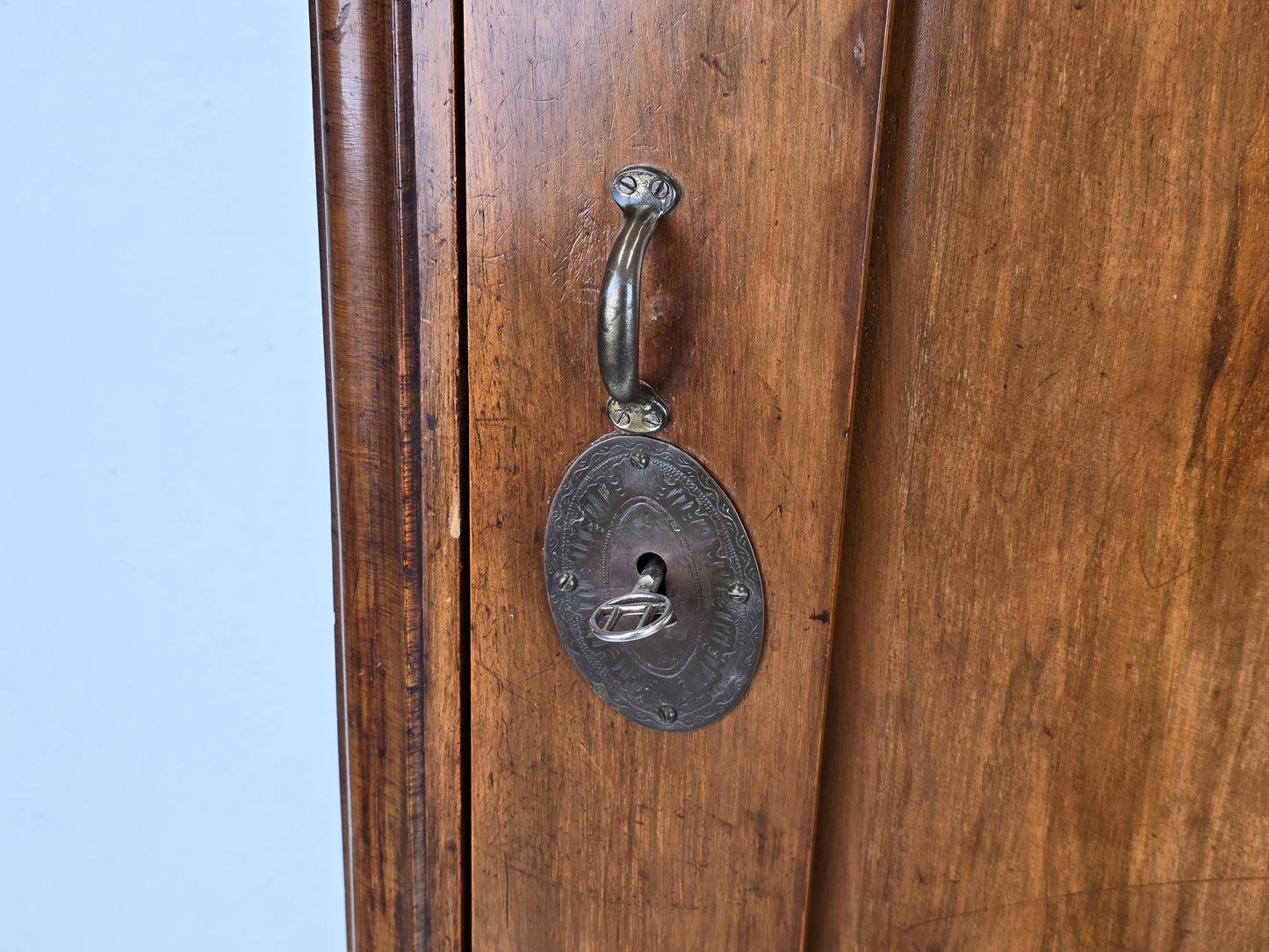 ANTIK KLEIDERSCHRANK nussbaum antiker schrank holz vollholz vertiko