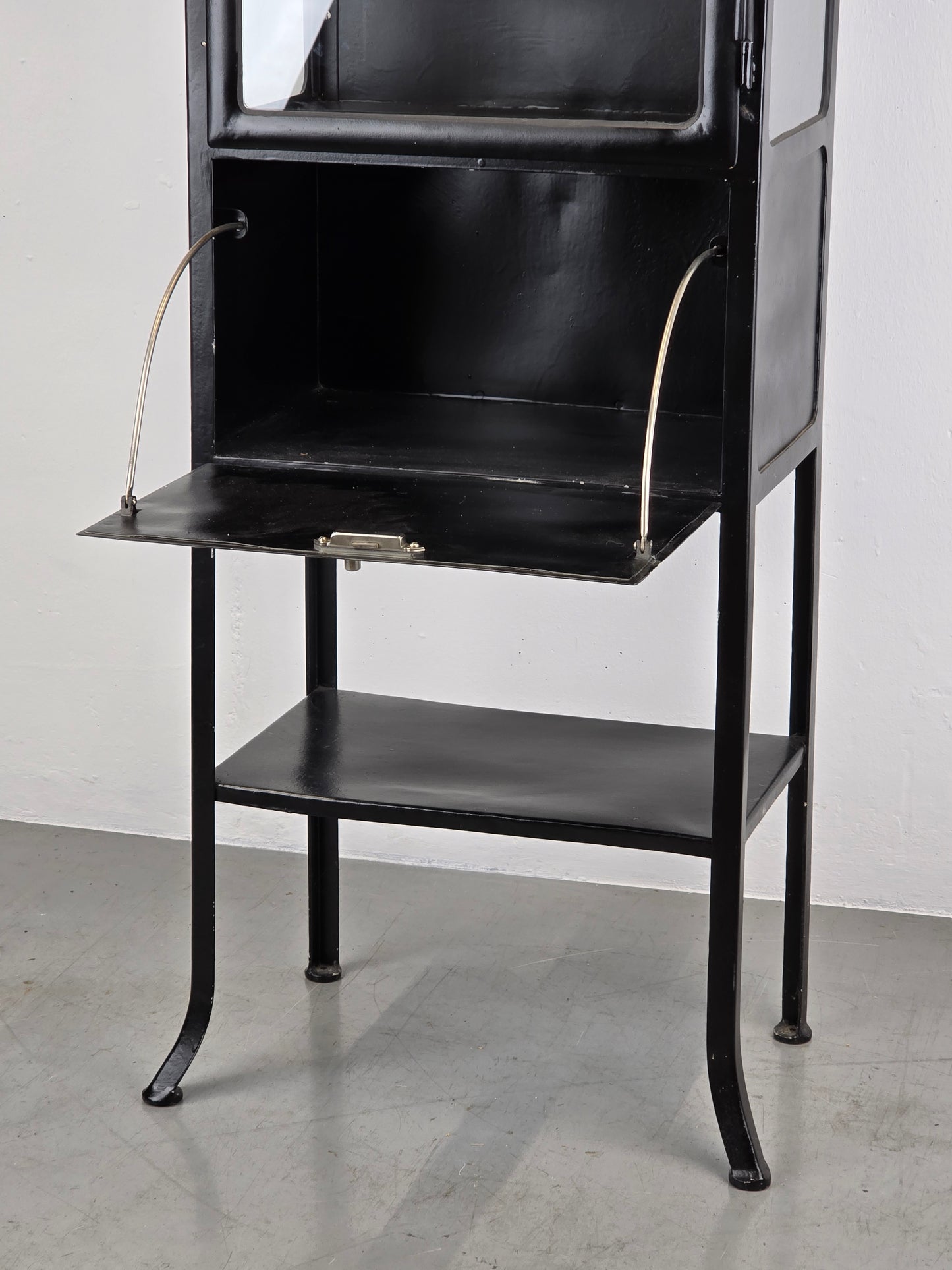 ANTIKE VITRINE medizinschrank schrank metall schwarz spint vintage industriel