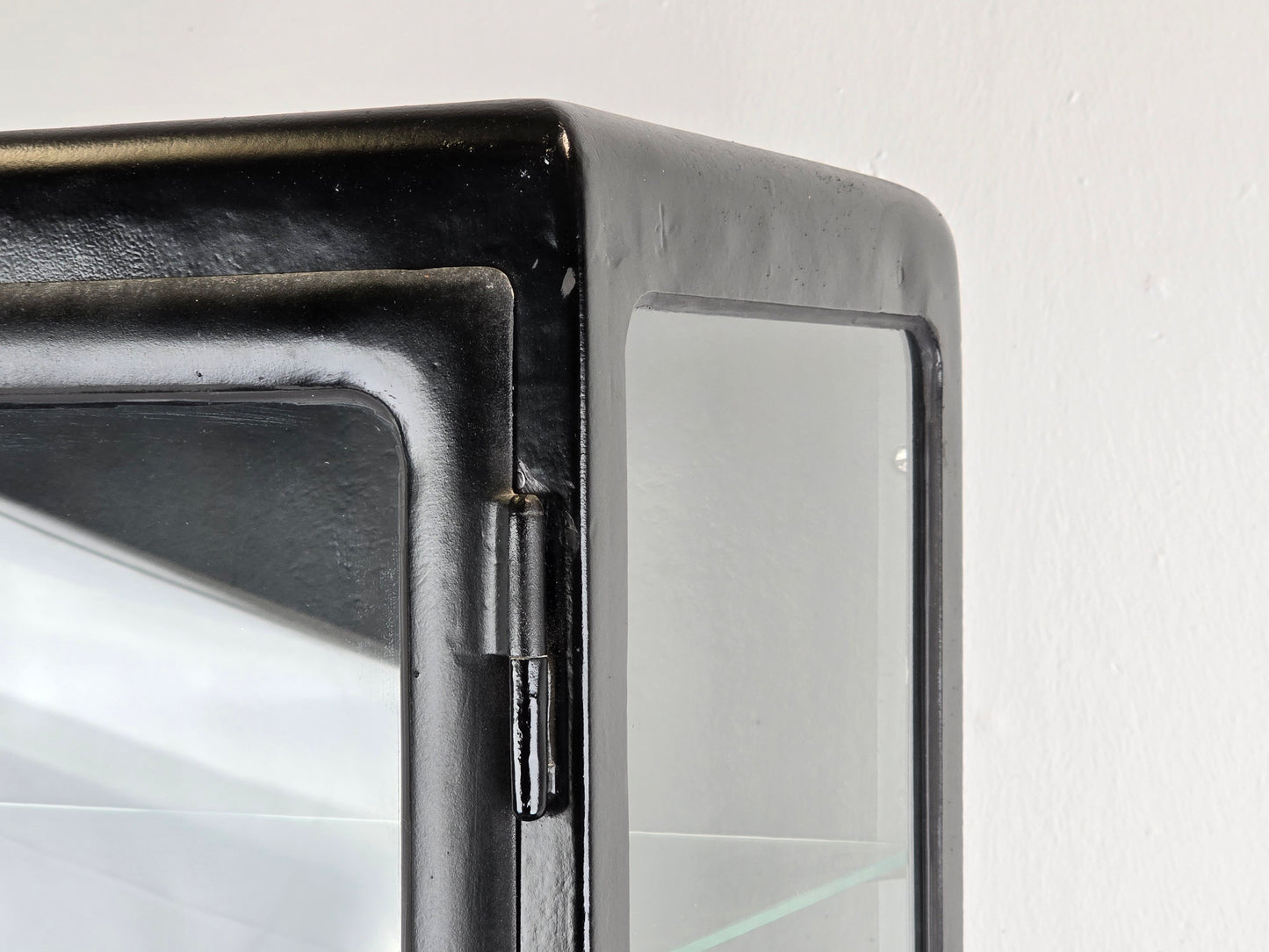 ANTIKE VITRINE medizinschrank schrank metall schwarz spint vintage industriel