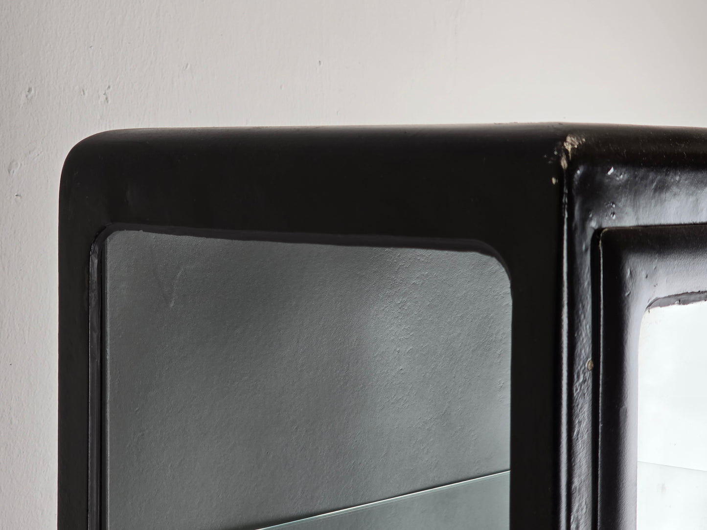 ANTIKE VITRINE medizinschrank schrank metall schwarz spint vintage industriel